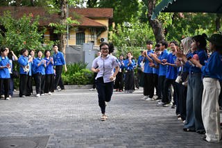 Sau hai môn thi thuận lợi, sĩ tử Hà Nội vững tin với môn Toán vào lớp 10

