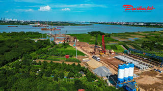 Cầu Ngọc Hồi vượt sông Hồng tăng tốc, nhiều trụ cầu đã thành hình