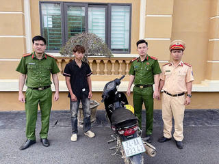 Lào Cai: Xử lý trường hợp để cháu bé điều khiển xe mô tô xuống dốc với tốc độ cao