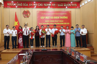 Ninh Bình: Khen thưởng học sinh đoạt giải tại các kỳ thi Olympic châu Á - Thái Bình Dương
