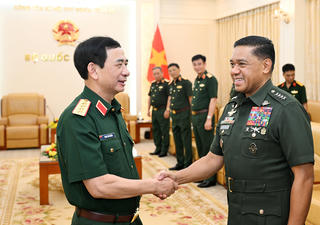 Đại tướng Phan Văn Giang tiếp Tham mưu trưởng Lực lượng Vũ trang Philippines