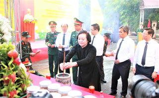 Phó Thủ tướng Phạm Thị Thanh Trà dự lễ khai quật, tìm kiếm hài cốt liệt sĩ ở Quảng Ngãi
