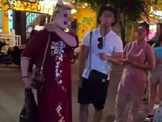 Đà Nẵng: Hội An xác minh clip du khách mặc áo dài phản cảm