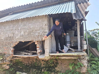 Sống bất an bên bờ sông Ngàn Phố