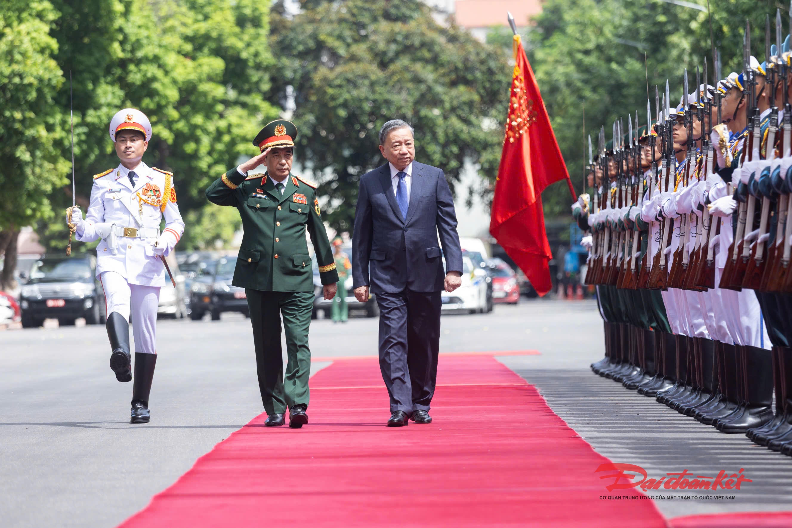 Tổng Bí thư Tô Lâm duyệt đội danh dự Quân đội nhân dân Việt Nam. Ảnh: Quang Vinh.
