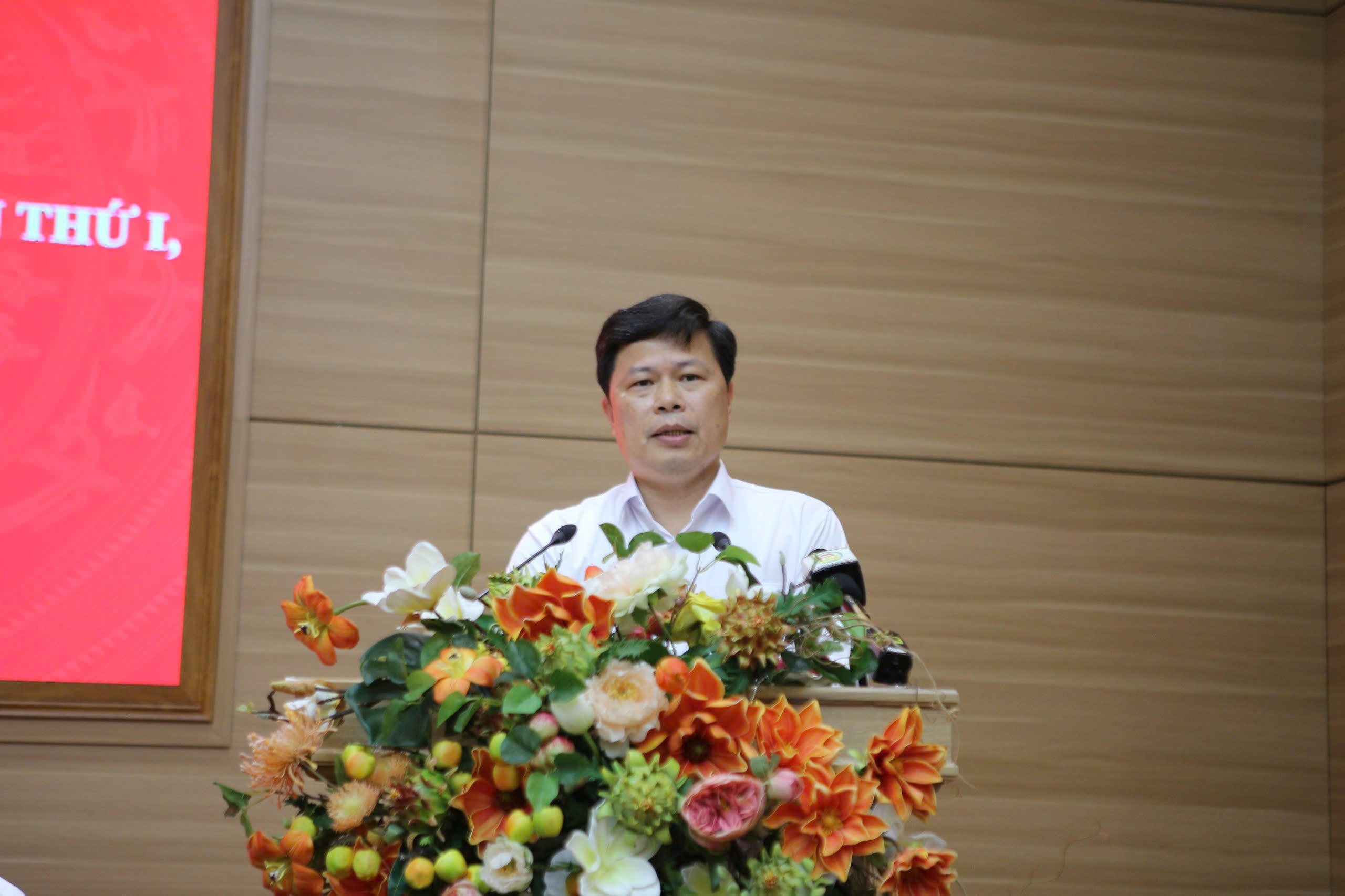 Phó Bí thư Thường trực Tỉnh ủy Hưng Yên phát biểu tại cuộc họp báo. Ảnh: Duy Hưng.