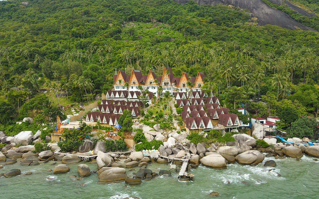 Hòn Sơn hay còn gọi là Hòn Sơn Rái, thuộc đặc khu Kiên Hải, nhờ vào cảnh quan tuyệt đẹp, biển sạch, văn hóa bản địa độc đáo, ẩm thực phòng phú và giá dịch vụ vừa phải nên trở thành điểm đến mới nổi của du lịch An Giang. Ảnh Nguyễn Minh.