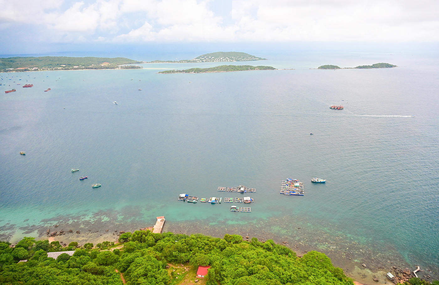 Mũi ông Đội nhìn từ cáp treo An Thới - nơi có truyền thuyết về vua Gia Long một thời chạy nạn đến đây. Ảnh Nguyễn Minh.