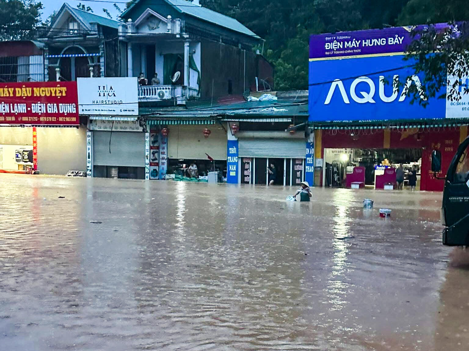 Khu phố 1, xã Như Xuân bị ngập nặng vào sáng 29/9. Ảnh: Đình Long.