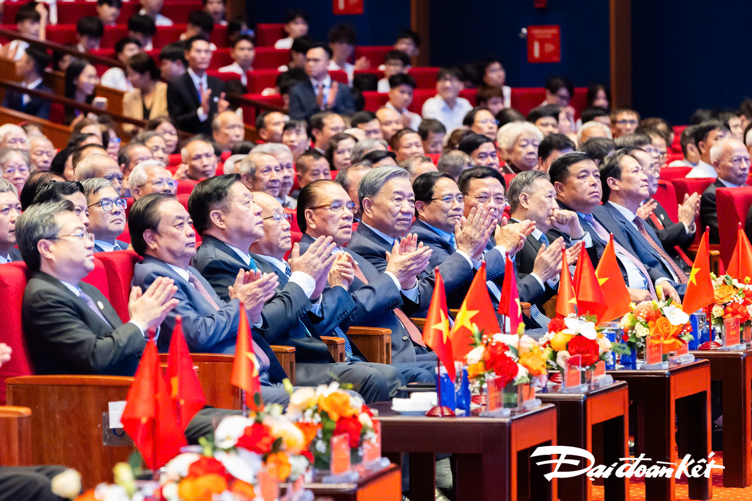 Tổng Bí thư Tô Lâm, Thủ tướng Phạm Minh Chính và các lãnh đạo, nguyên lãnh đạo Đảng, Nhà nước tham dự lễ Kỷ niệm.