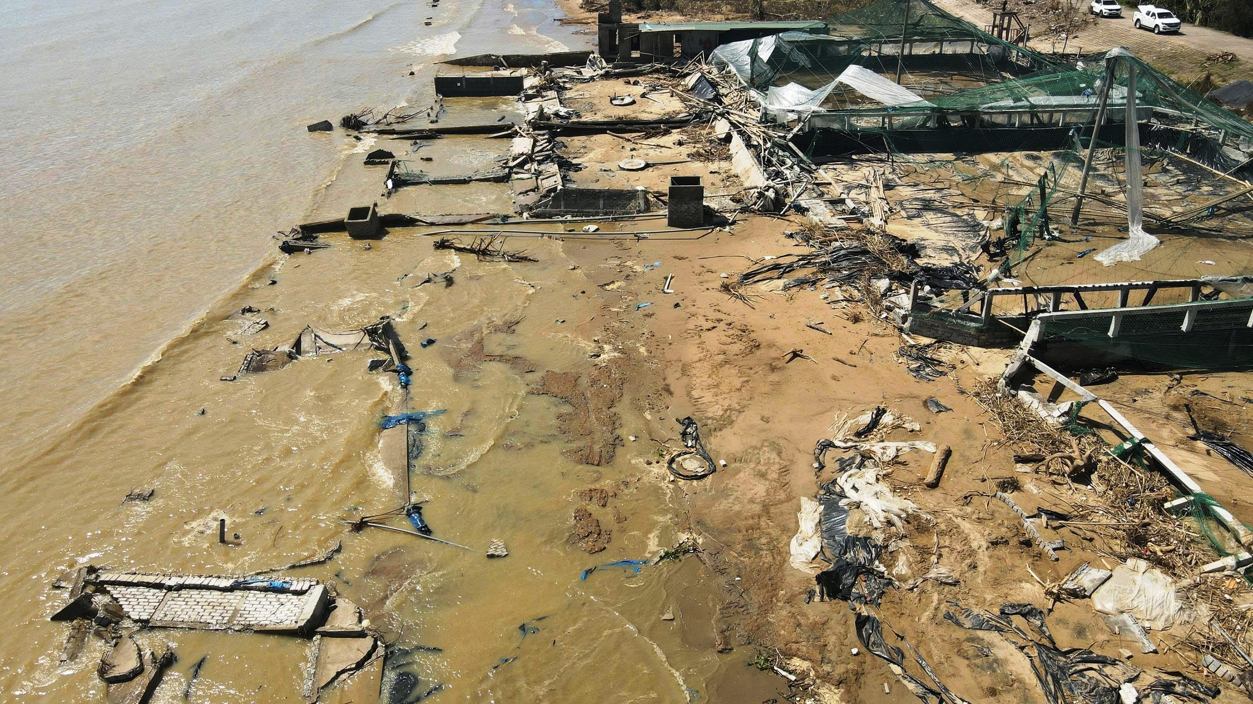 Khu đồng tôm của Hoằng Thanh sau bão (nhìn từ trên cao). Ảnh: Nguyễn Chung.