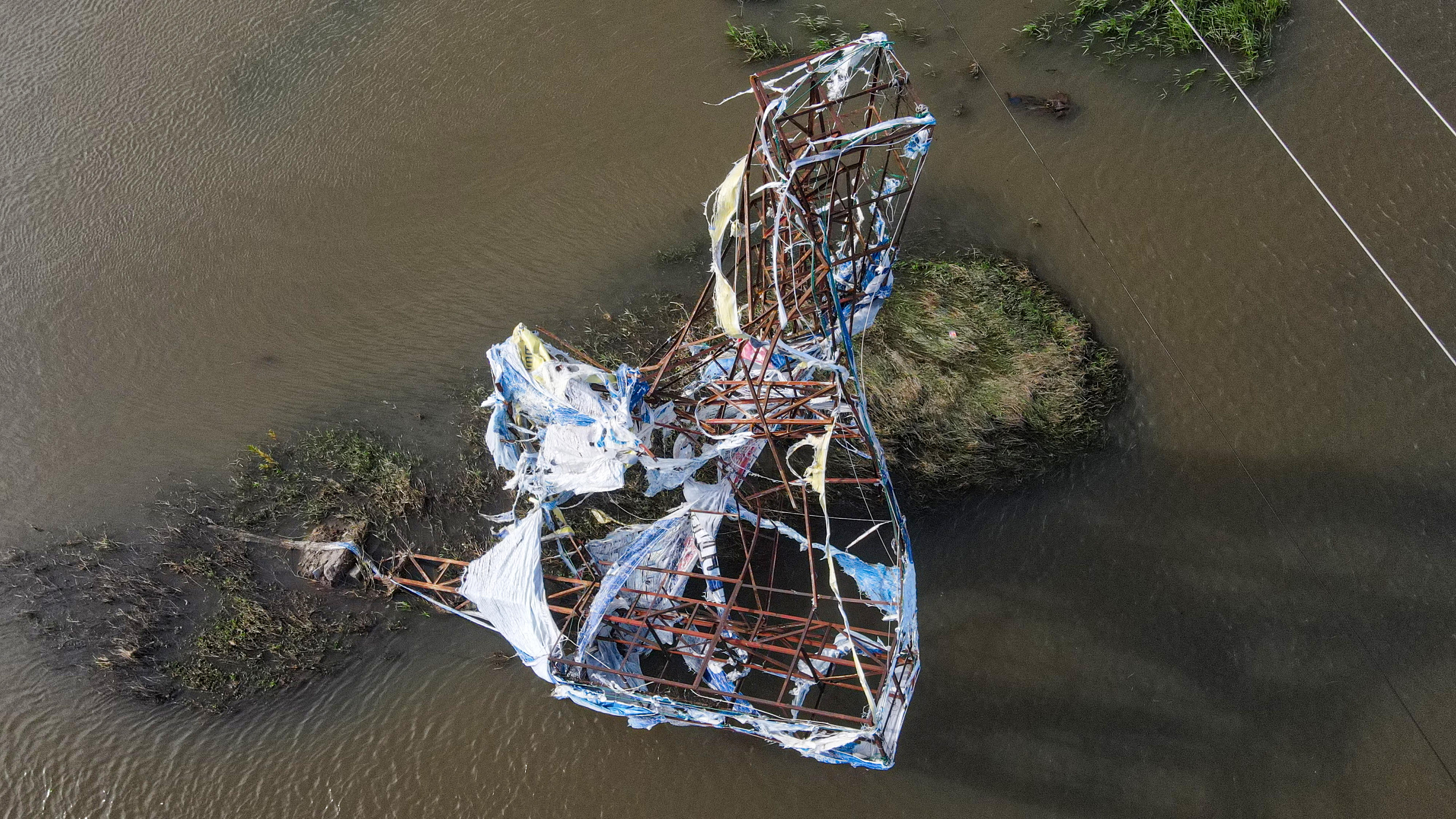 Theo ông Trần Xuân Lương, Phó Giám đốc Sở Văn hoá, Thể thao và Du lịch tỉnh Hà Tĩnh, những bảng quảng cáo nằm ngoài phạm vi quản lý của Sở đã được giao cho địa phương giám sát, xử lý. Ảnh: Cẩm Kỳ