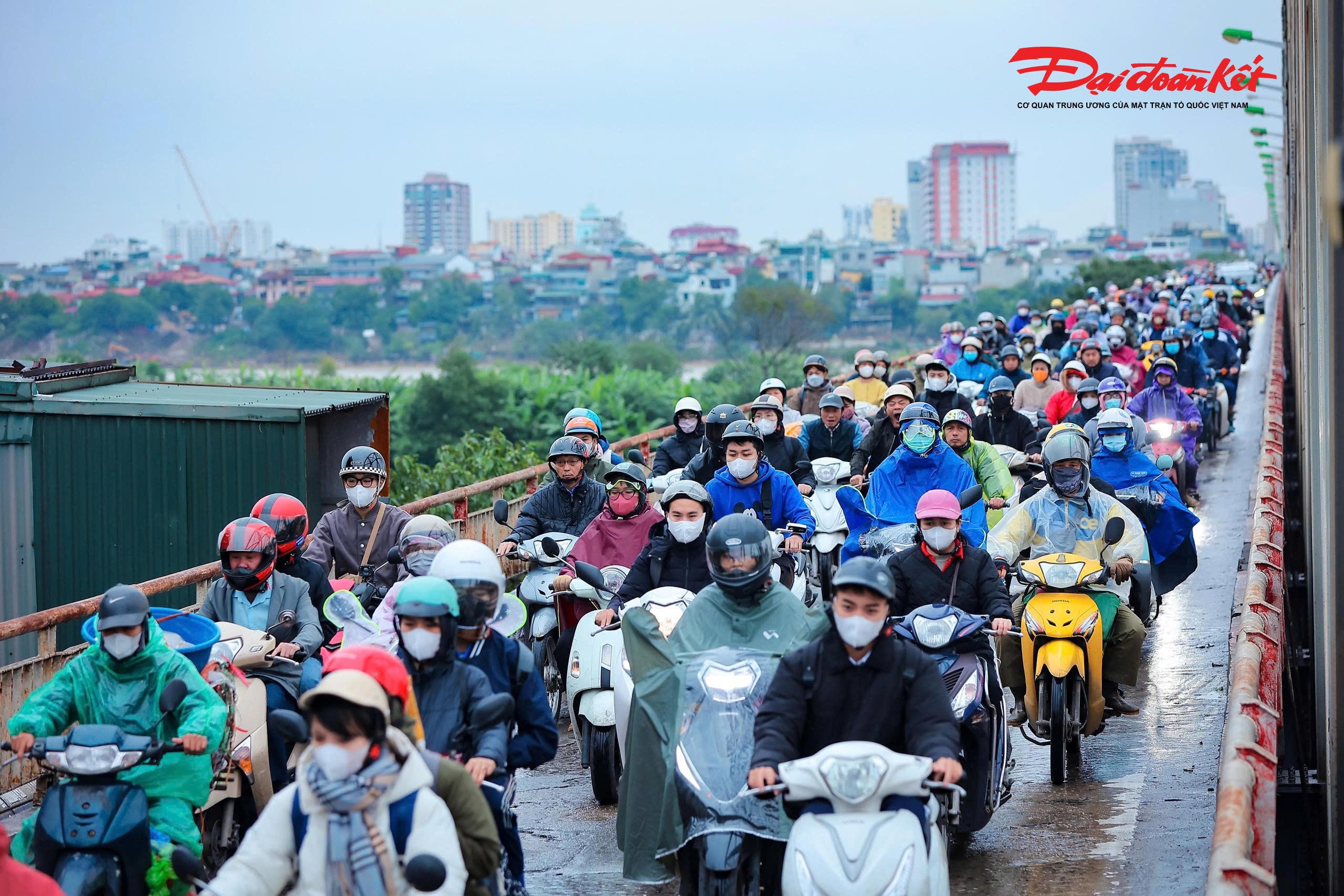 Để việc di chuyển của người dân thuận lợi, Sở Xây dựng Hà Nội đề nghị Phòng Cảnh sát giao thông Hà Nội: . Phối hợp hướng dẫn điều chỉnh tổ chức giao thông cho các phương tiện tham gia giao thông . nhằm đảm bảo an toàn giao thông, tránh gây ùn tắc giao thông.. 