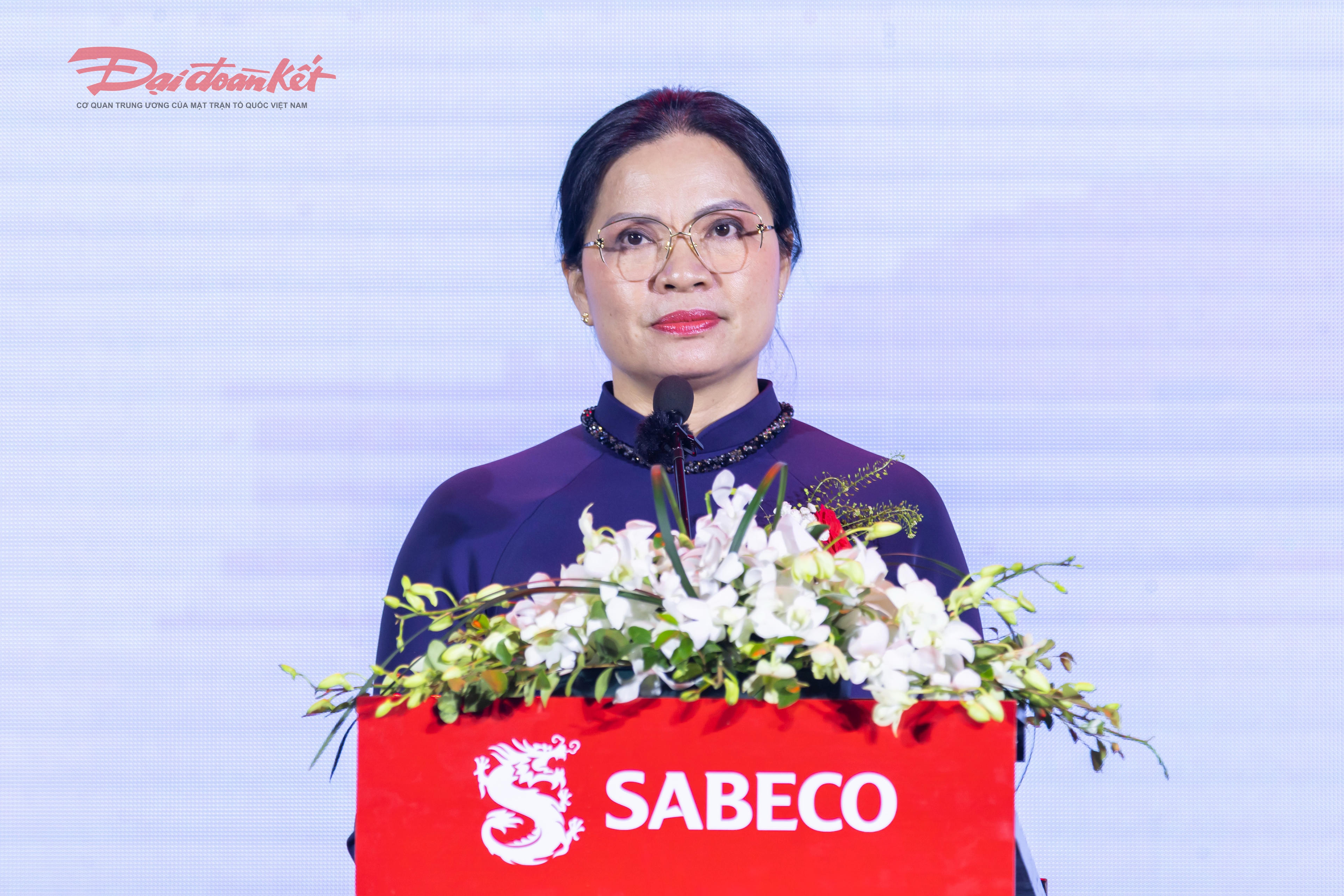 Bà Hà Thị Nga – Uỷ viên Trung ương Đảng, Phó Chủ tịch UBTƯ MTTQ Việt Nam phát biểu tại buổi lễ. Ảnh: Quang Vinh