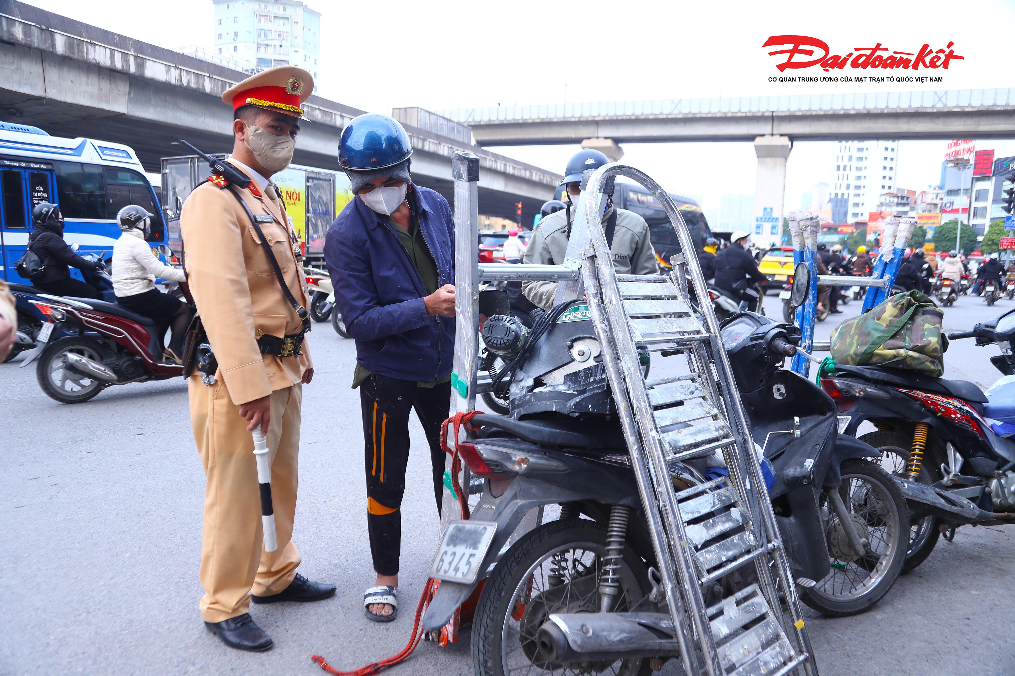 Hình ảnh chiếc xe máy bị làm biển số xe bị xử lý.