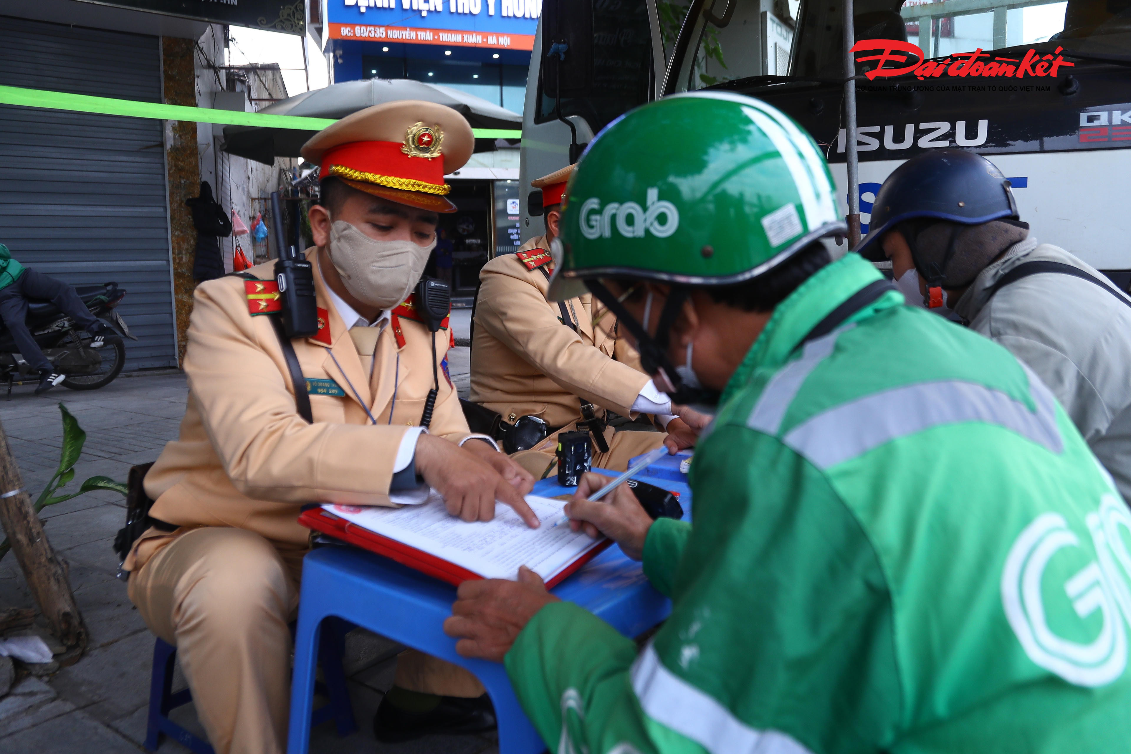 Tài xế viện đủ lý do, nhưng lực lượng chức năng kiên quyết xử lý.