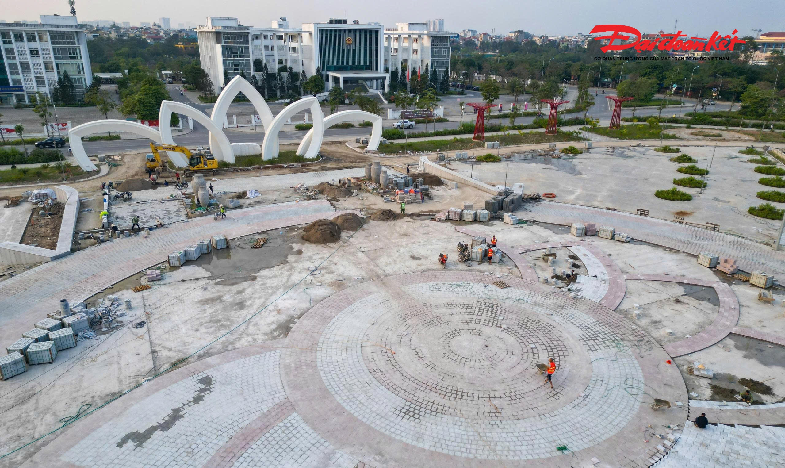 Công viên Gia Lâm tiếp giáp các đường Nguyễn Mậu Tài, Thuận An, Thành Trung và Bệnh viện Đa khoa Gia Lâm.
