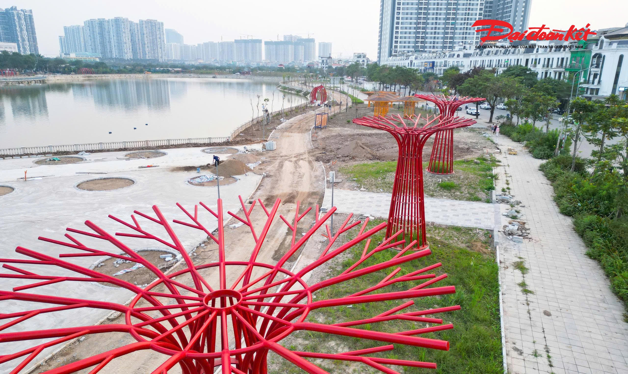 Công trình đang thi công giai đoạn 1 này bao gồm hơn 9ha diện tích mặt hồ, hơn 1,7ha các tuyến giao thông và hơn 3ha cây xanh, vườn hoa. 