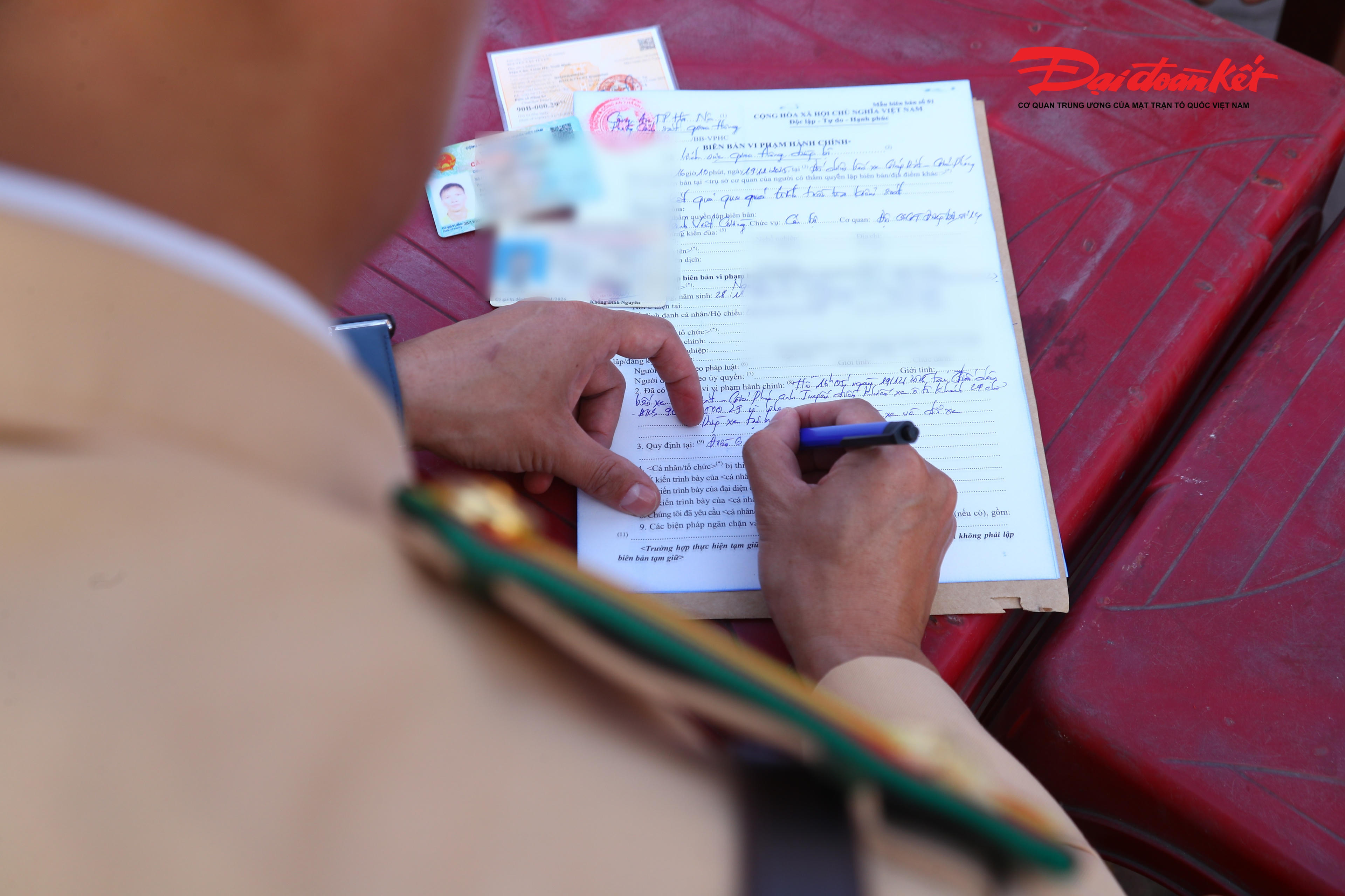 Theo đó, lực lượng chức năng đã tiến hành lập biên bản viên phạm.