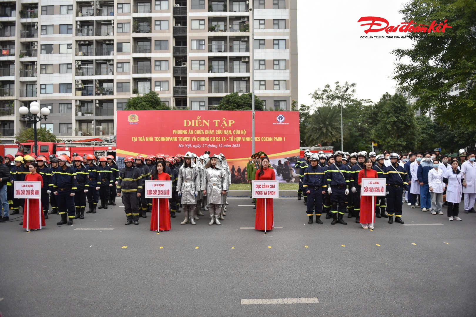 Phát biểu khai mạc diễn tập, Phó Chủ tịch Thường trực UBND thành phố Hà Nội Dương Đức Tuấn cho biết từ đầu năm đến nay, trên địa bàn thành phố đã xảy ra hơn 1.000 vụ cháy và 1 vụ nổ làm 27 người chết, 18 người bị thương, thiệt hại về tài sản ước tính khoảng 50,2 tỷ đồng.