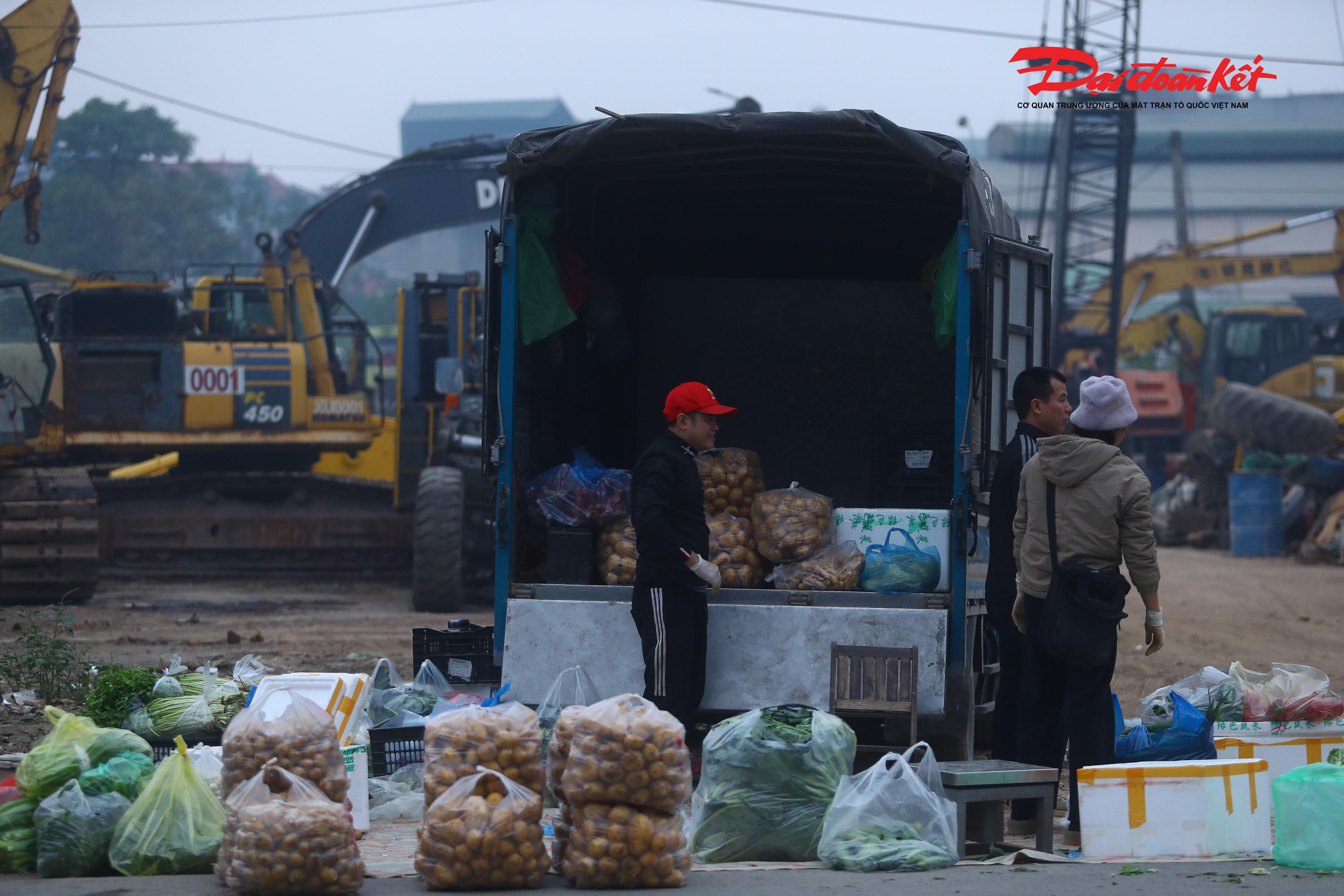 Đồng thời, công tác tuyên truyền, vận động người dân chấp hành quy định về trật tự đô thị cũng cần được đẩy mạnh, tránh tâm lý “đánh trống bỏ dùi”, khiến vi phạm tái diễn ngay sau khi lực lượng chức năng rút đi.