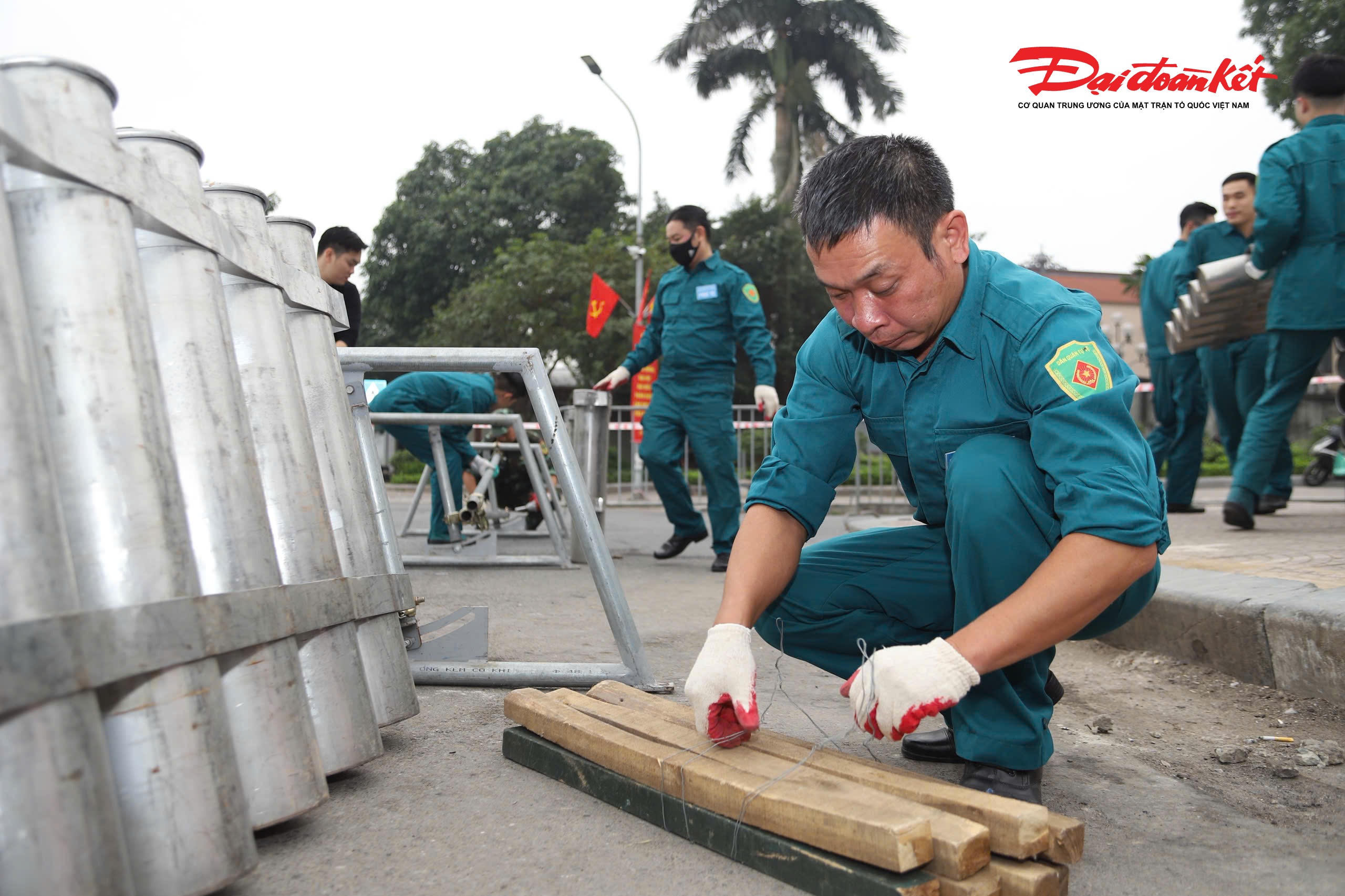 Tổng số pháo hoa sử dụng tại 6 trận địa khoảng 4.000 quả pháo hoa tầm cao và 360 giàn pháo hoa tầm thấp, với tổng kinh phí hơn 11,1 tỷ đồng. Ngoài ra, thành phố cũng tổ chức chương trình chào năm mới 2026 (Countdown 2026) từ 19 đến 24h ngày 31/12 tại Quảng trường Đông Kinh Nghĩa Thục và không gian phố đi bộ hồ Hoàn Kiếm.