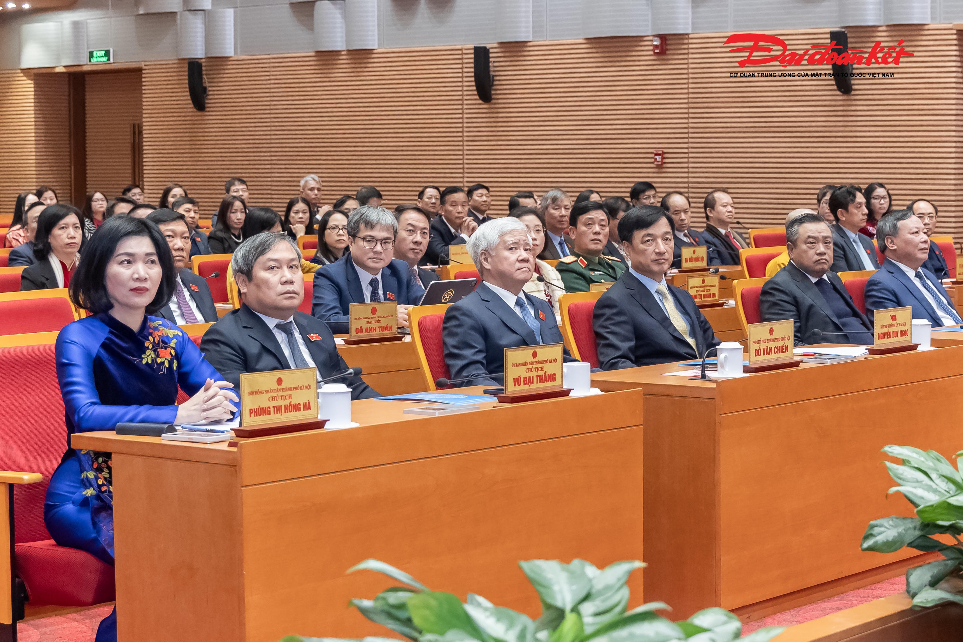 Phó Chủ tịch Thường trực Quốc hội Đỗ Văn Chiến và các đại biểu dự Hội nghị.