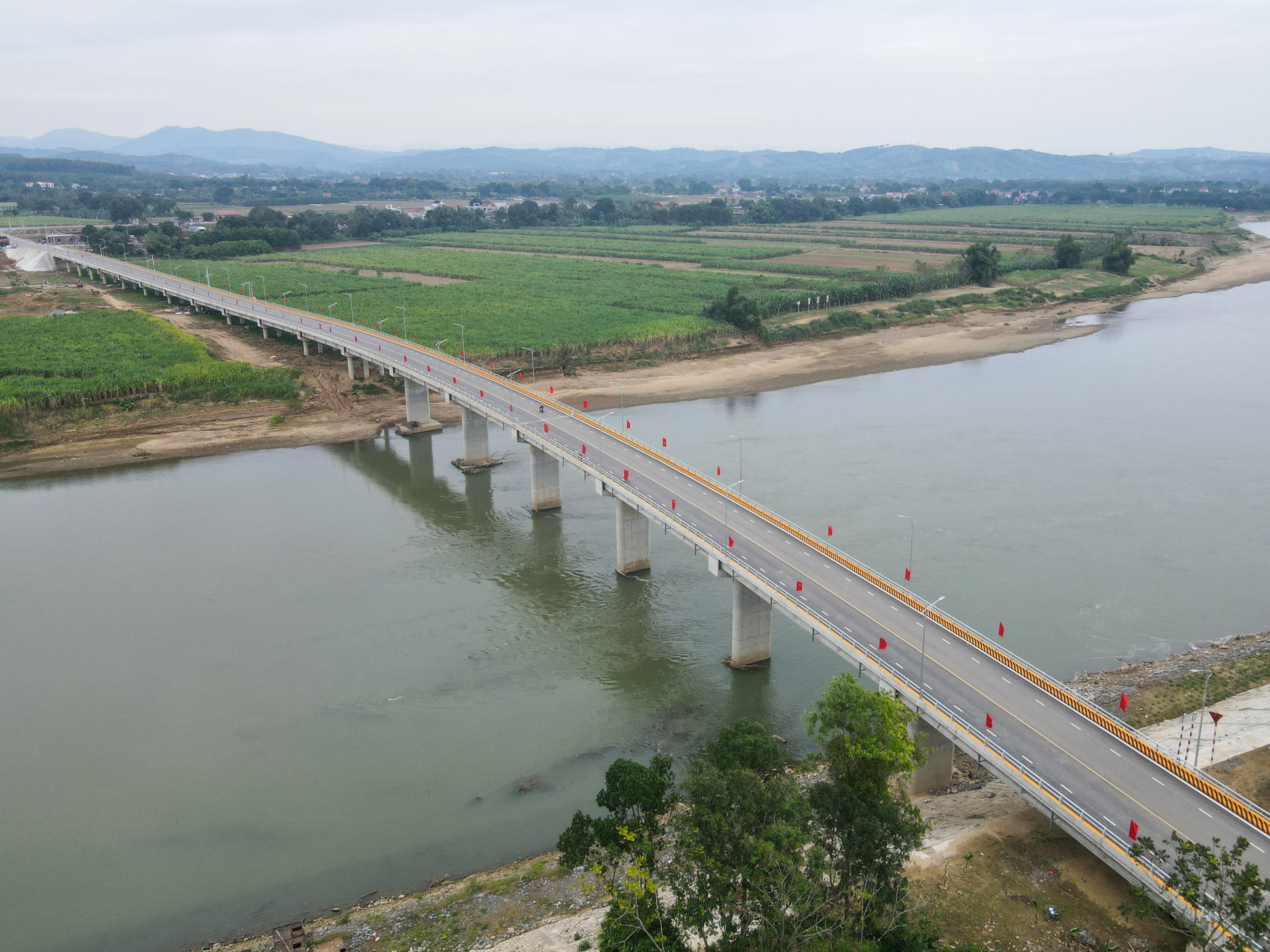 Hiện trạng cầu Cẩm Vân tháng 1/2026 sau khi thông xe kỹ thuật. Ảnh: Đình Minh