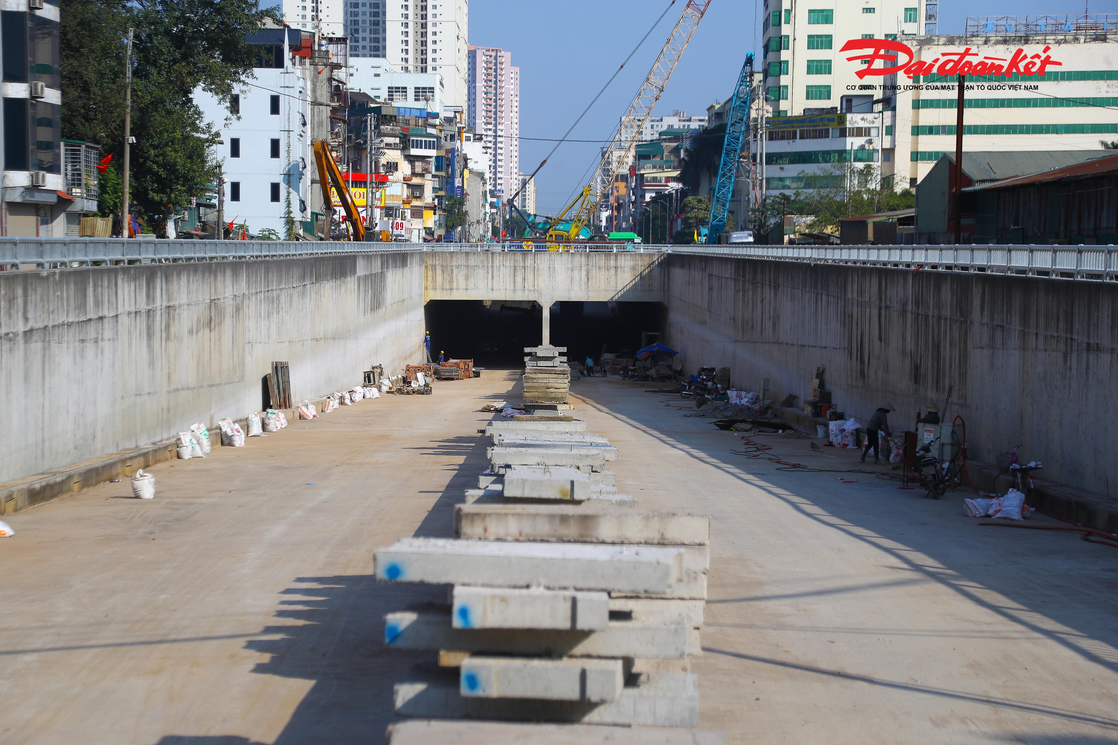 Tháng 10 năm 2022, UBND TP Hà Nội tiến hành khởi công hầm chui qua nút giao Kim Đồng - Giải Phóng. Đến nay, sau hơn 3 năm triển khai nhiều hạng mục của dự án đã hoàn thành.