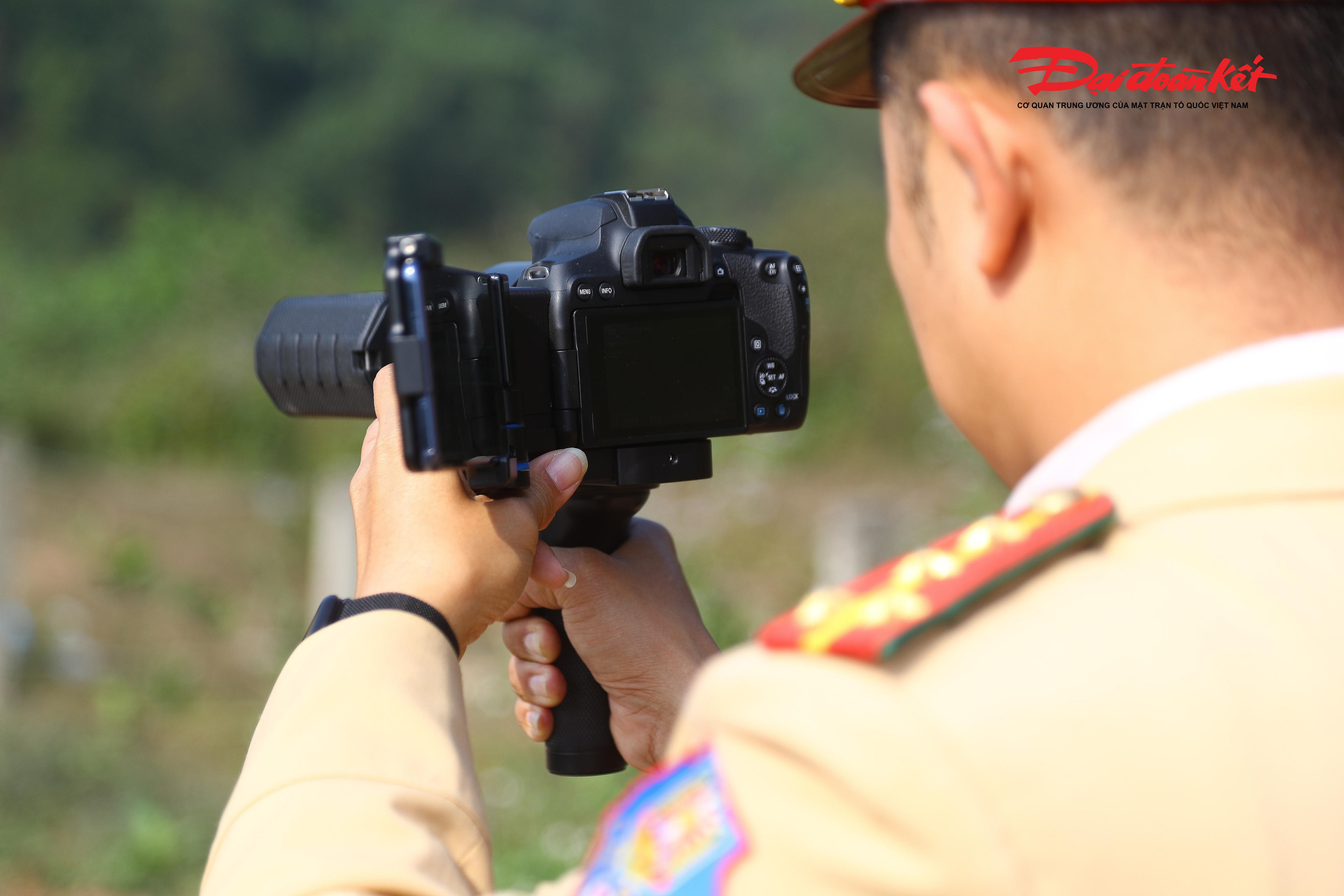 Trao đổi với phóng viên, Thiếu tá Lê Đức Tiến cán bộ&nbsp;Đội CSGT đường bộ số 11 cho biết, hành vi chạy quá tốc độ là một trong những nguyên nhân hàng đầu dẫn đến tai nạn giao thông nghiêm trọng. Việc tăng cường kiểm soát, xử lý trên tuyến Hòa Lạc – Hòa Bình nhằm nâng cao ý thức chấp hành pháp luật của người điều khiển phương tiện, đồng thời phòng ngừa, kéo giảm tai nạn giao thông trên địa bàn.&nbsp;