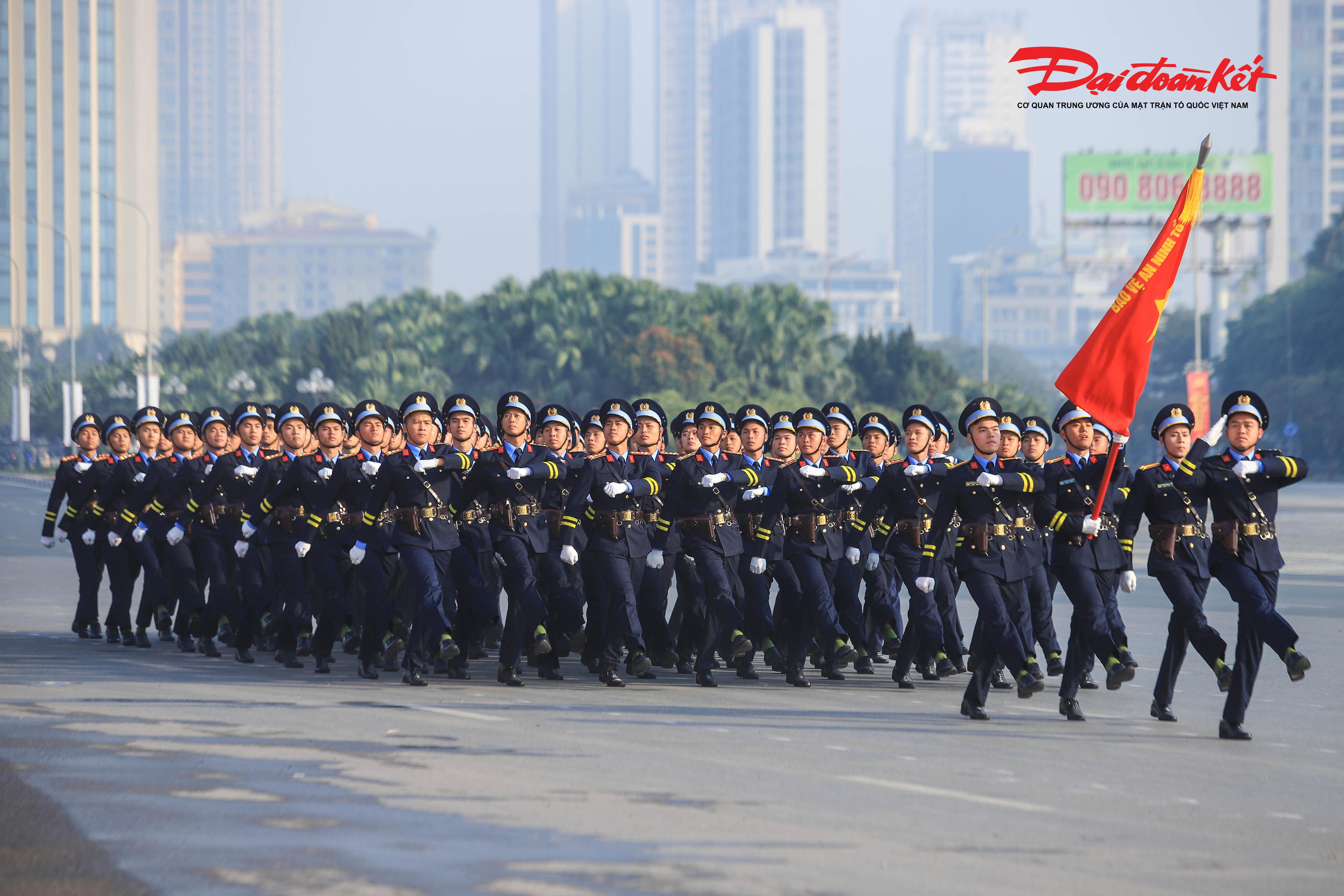 Tham gia diễu hành duyệt đội ngũ là các khối quen thuộc như Cảnh sát nhân dân, An ninh nhân dân, nữ CSGT, cảnh sát đặc nhiệm, cảnh vệ, kỵ binh…