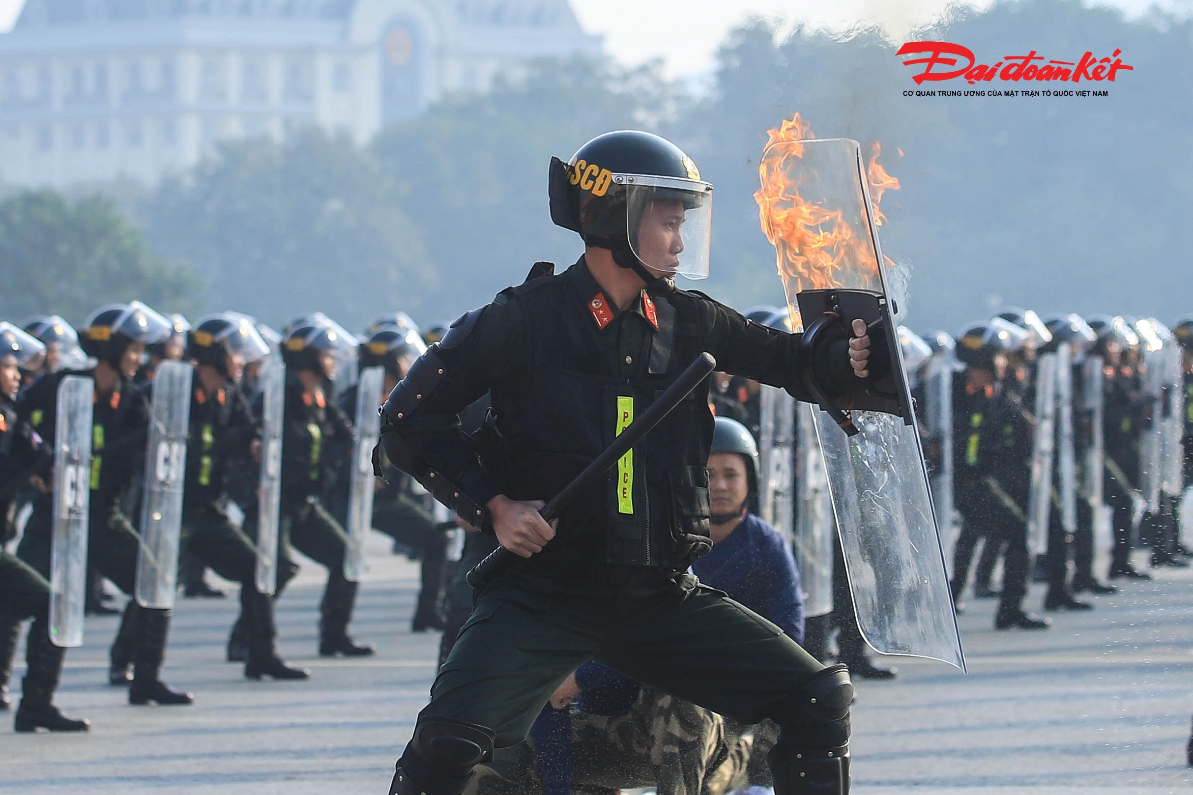 Tại lễ xuất quân, các lực lượng đặc nhiệm, cảnh sát, an ninh... cùng với loạt phương tiện, khí tài, trang thiết bị hiện đại đã xuất hiện phô diễn sức mạnh đảm bảo an toàn cho Đại hội đại biểu toàn quốc lần thứ XIV của Đảng.