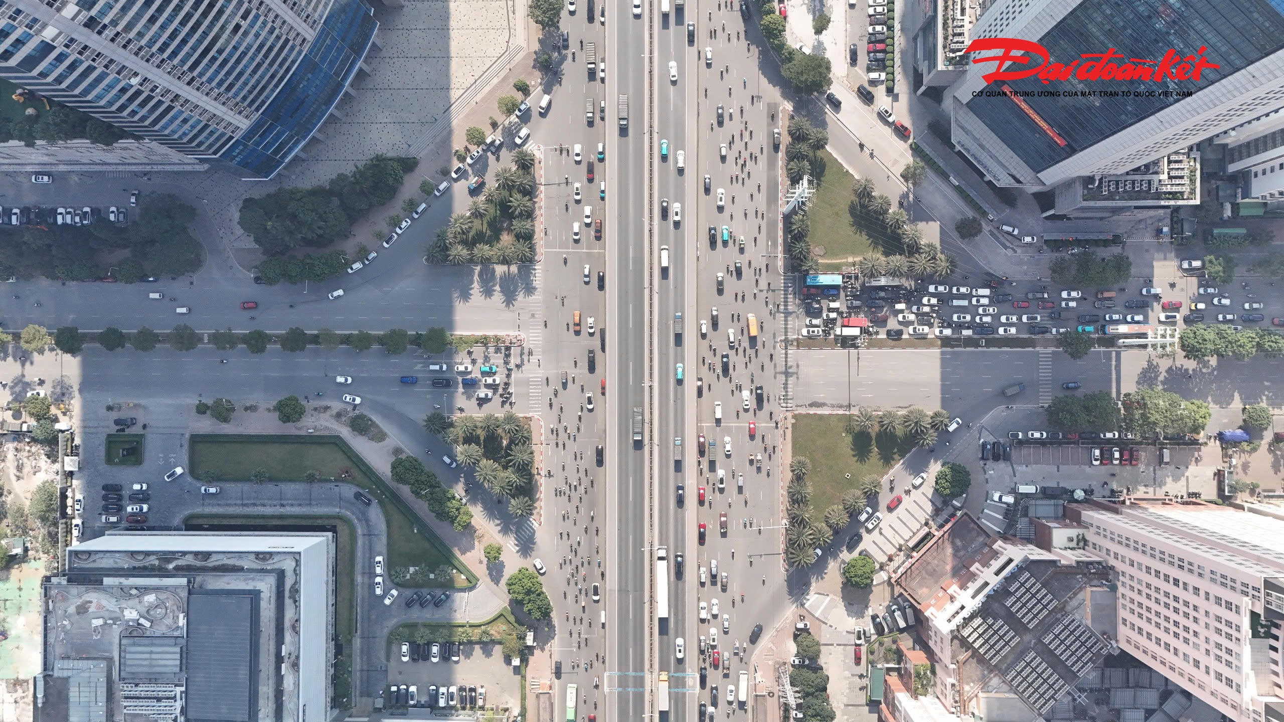 Mặt cắt ngang hầm rộng 27m, cao 7,4m, bảo đảm khả năng lưu thông cho các dòng xe lớn, đáp ứng tiêu chuẩn kỹ thuật hiện hành.