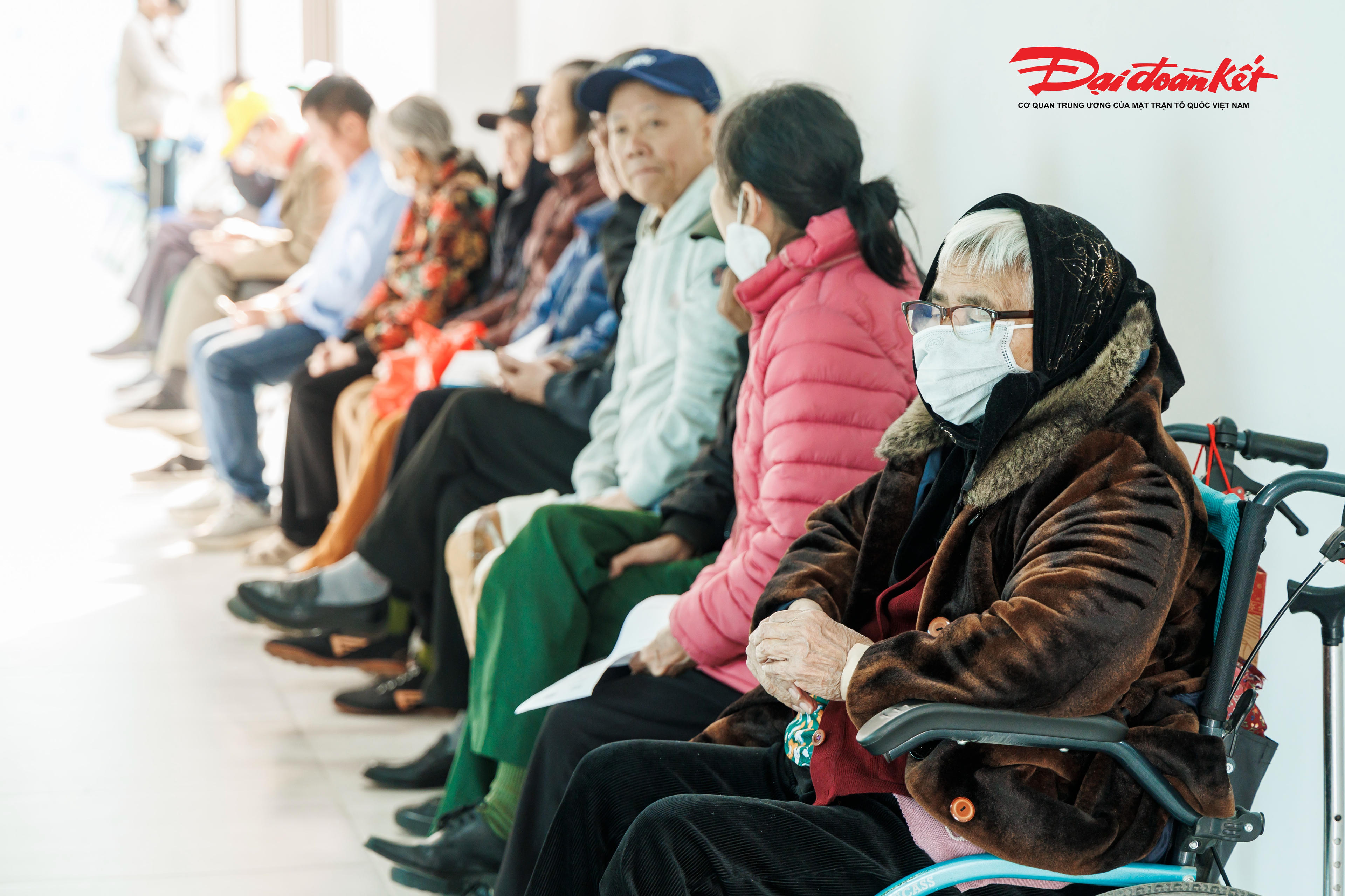 Việc hợp tác toàn diện giữa Bệnh viện Đại học Y Hà Nội và Trạm Y tế phường Vĩnh Hưng không chỉ góp phần nâng cao hiệu quả hoạt động của y tế cơ sở mà còn thể hiện rõ trách nhiệm xã hội của nhà trường và bệnh viện trong công tác chăm sóc, bảo vệ và nâng cao sức khỏe nhân dân. Ảnh: Quang Vinh.