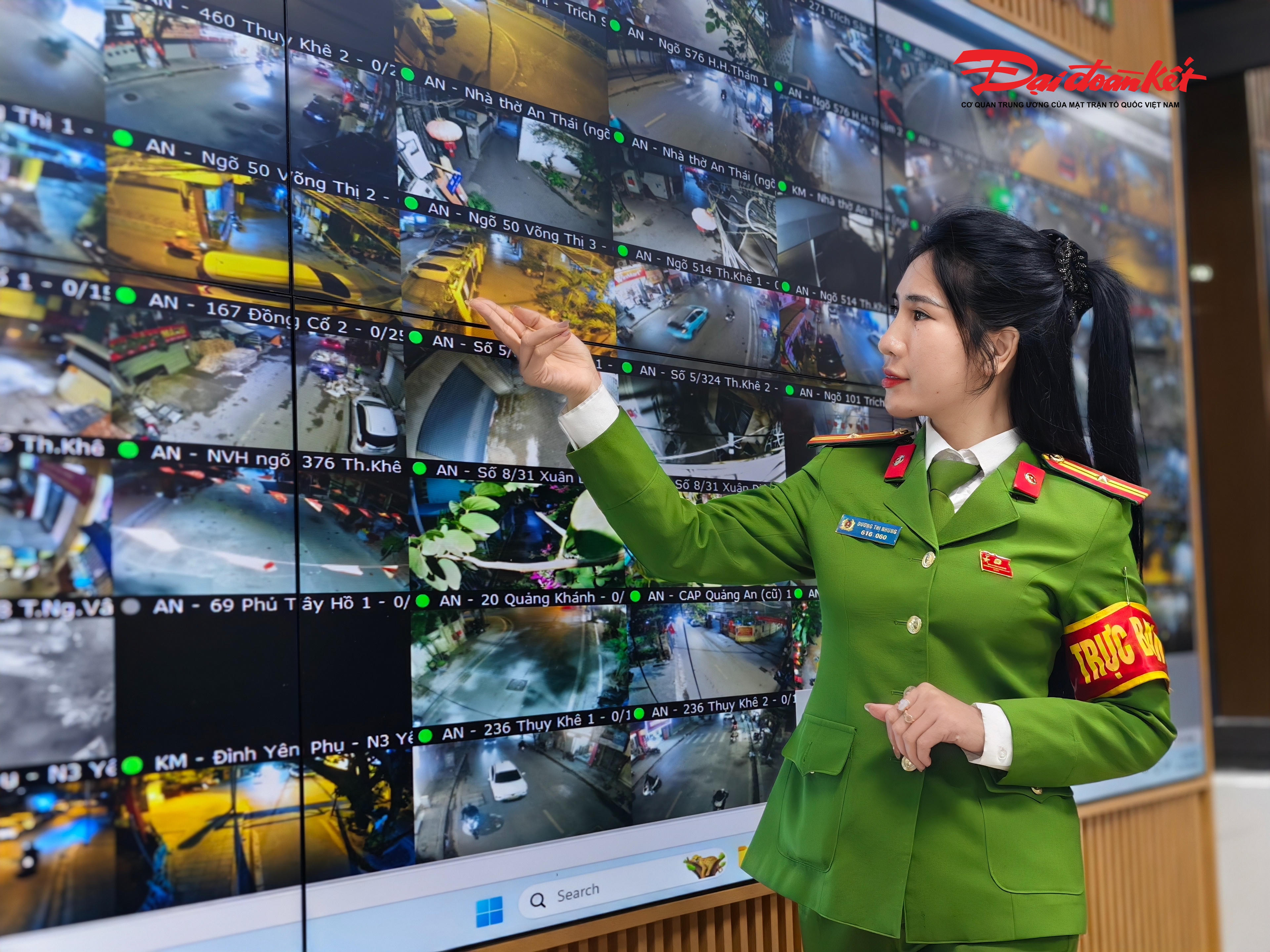Bên cạnh tuần tra trên thực địa, việc đưa hệ thống camera an ninh hiện đại vào vận hành được xem là bước đi quan trọng, góp phần nâng cao hiệu quả công tác quản lý, chỉ huy và điều hành.