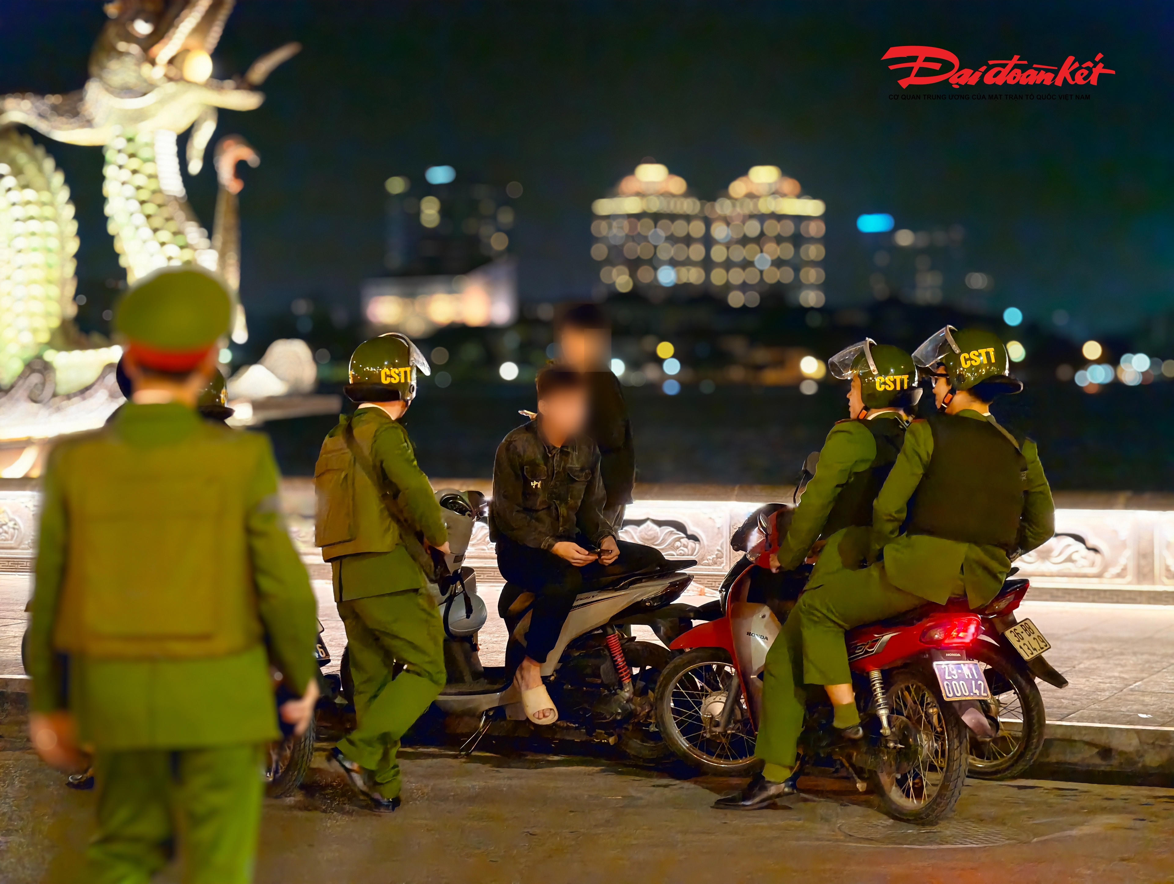 Thông qua hệ thống camera, Trung tâm chỉ huy của Công an phường có thể theo dõi hình ảnh trực tuyến, kịp thời phát hiện các biểu hiện tụ tập đông người, gây rối trật tự công cộng, vi phạm trật tự đô thị, xả rác không đúng quy định. Dữ liệu hình ảnh cũng hỗ trợ hiệu quả cho công tác truy vết, xác minh khi xảy ra các vụ việc, vụ án.