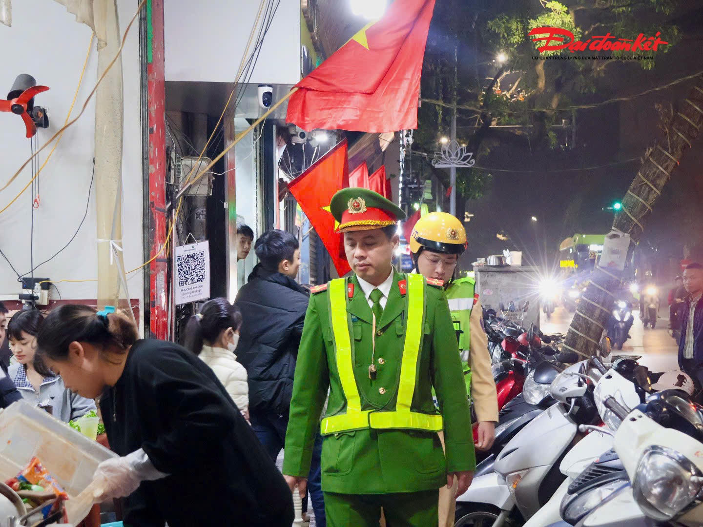 Ghi nhận thực tế cho thấy, trên các tuyến phố, hoạt động sinh hoạt và kinh doanh của người dân diễn ra ổn định, nề nếp. Các hộ kinh doanh chấp hành nghiêm quy định về trật tự đô thị, nhờ vậy diện mạo đường phố vì thế luôn bảo đảm văn minh, gọn gàng và sạch đẹp.