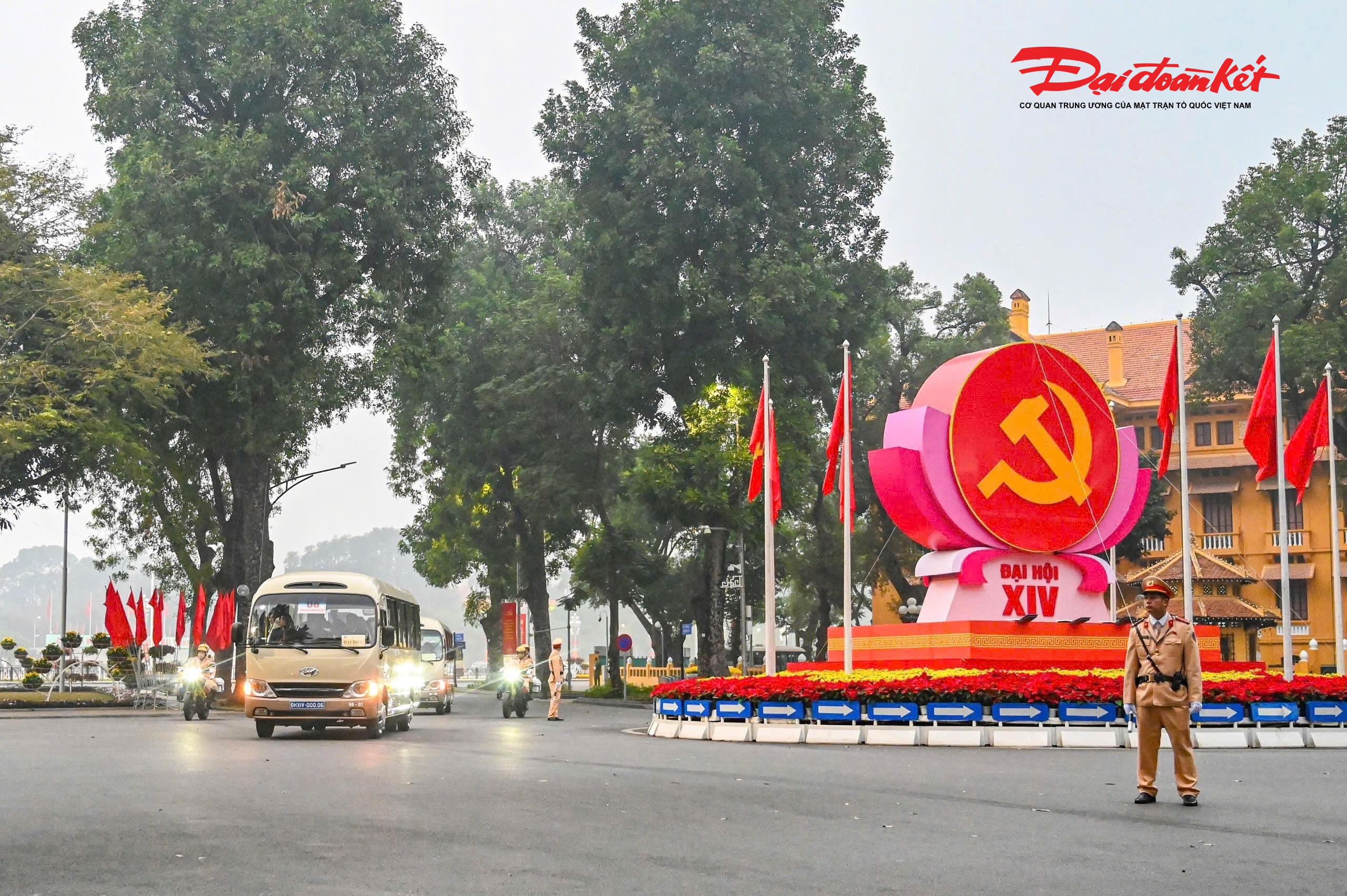 Ghi nhận trong sáng 19/1 cho thấy, tình hình giao thông tại các tuyến đường, khu vực diễn ra các hoạt động trong ngày đầu Đại hội đại biểu toàn quốc lần thứ XIV của Đảng trên địa bàn Hà Nội cơ bản ổn định, thông suốt, xuất hiện nhiều tín hiệu tích cực.. 