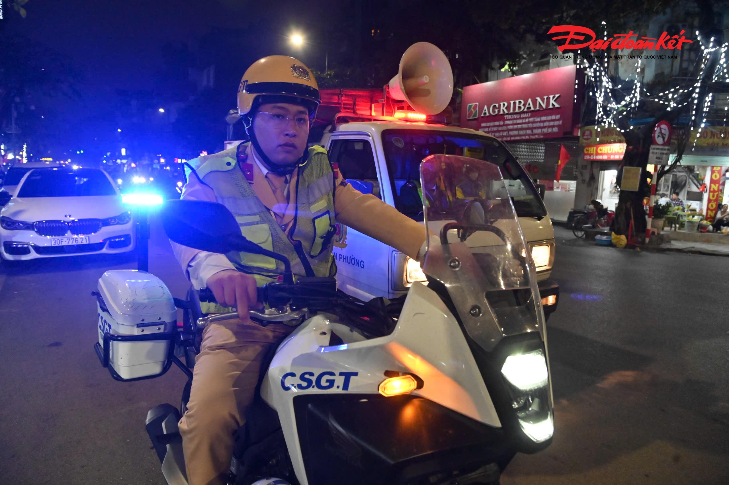 Theo Đại úy Quân, việc sử dụng rượu, bia khi tham gia giao thông dễ khiến người điều khiển phương tiện mất kiểm soát hành vi; từ những va chạm nhỏ có thể phát sinh các hành vi gây rối trật tự công cộng hoặc dẫn đến các vi phạm pháp luật khác.