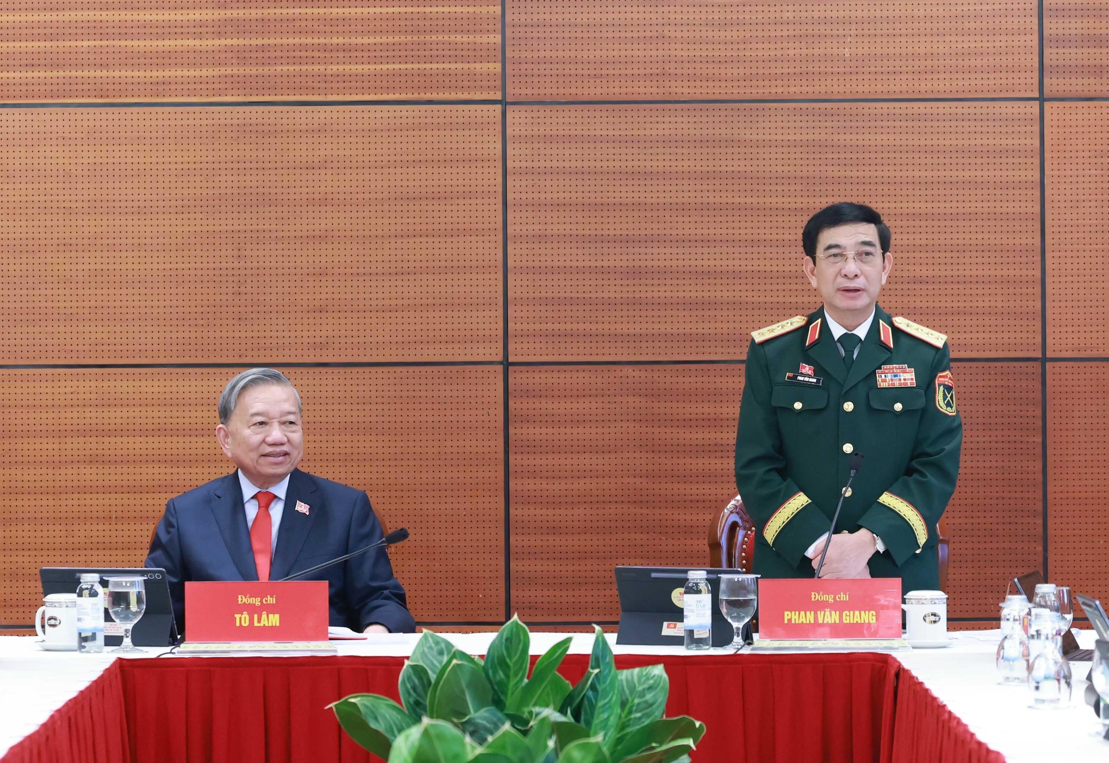 Đại tướng Phan Văn Giang, Ủy viên Bộ Chính trị, Phó Bí thư Quân ủy Trung ương, Bộ trưởng Bộ Quốc phòng phát biểu thảo luận tại Đoàn. Ảnh: TTXVN
