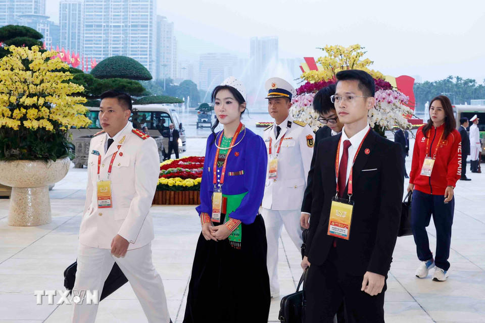 Các đại biểu đến dự phiên khai mạc Đại hội XIV của Đảng. (Ảnh: TTXVN)