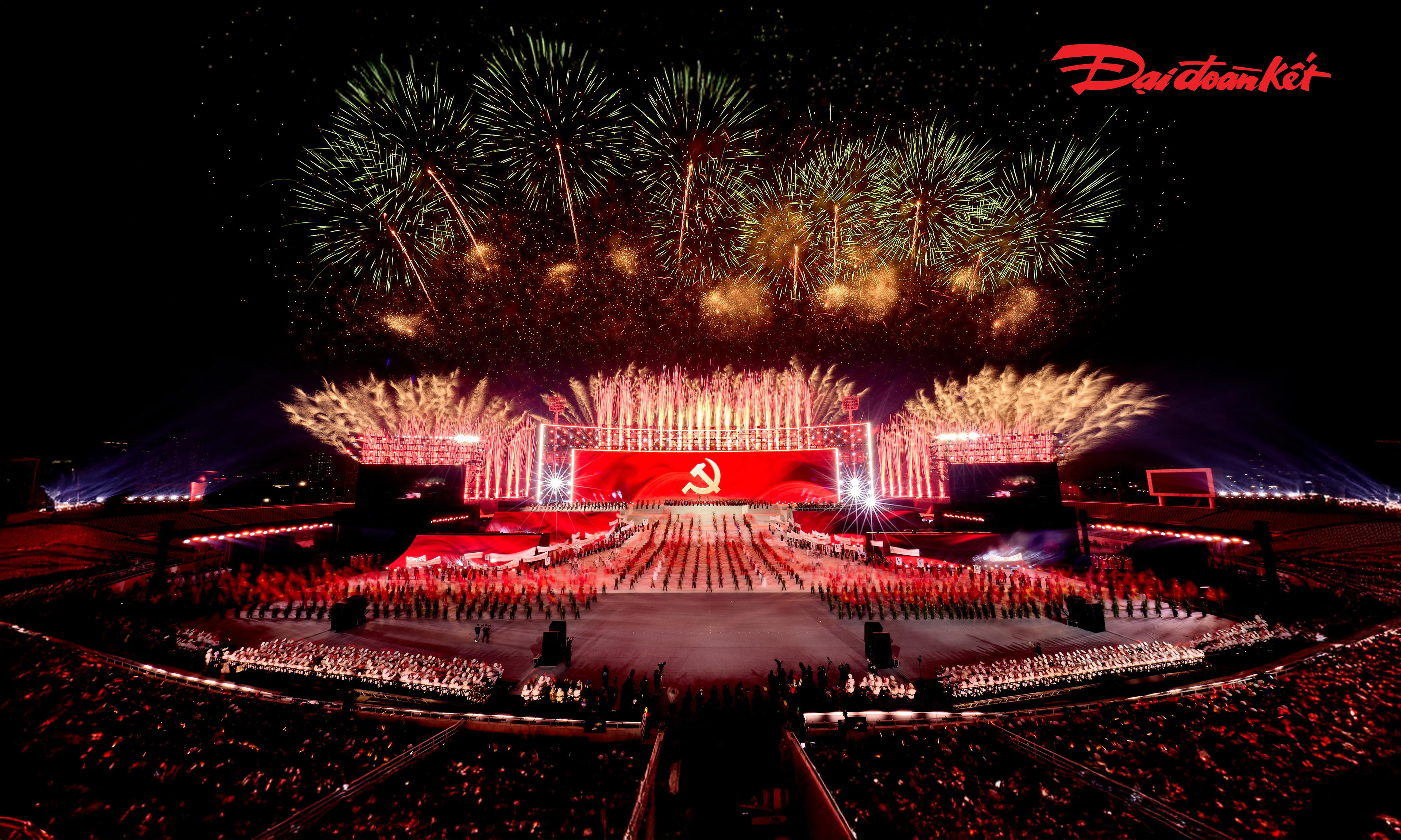 Khép lại chương trình&nbsp;với màn trình diễn pháo hoa nghệ thuật đặc sắc quy mô lớn, với sự đồng hành của Sun Group, như bản hòa ca hùng tráng chào mừng thành công Đại hội đại biểu toàn quốc lần thứ XIV của Đảng, mở ra kỷ nguyên phát triển mới của đất nước Việt Nam phồn vinh, hùng cường, hạnh phúc.