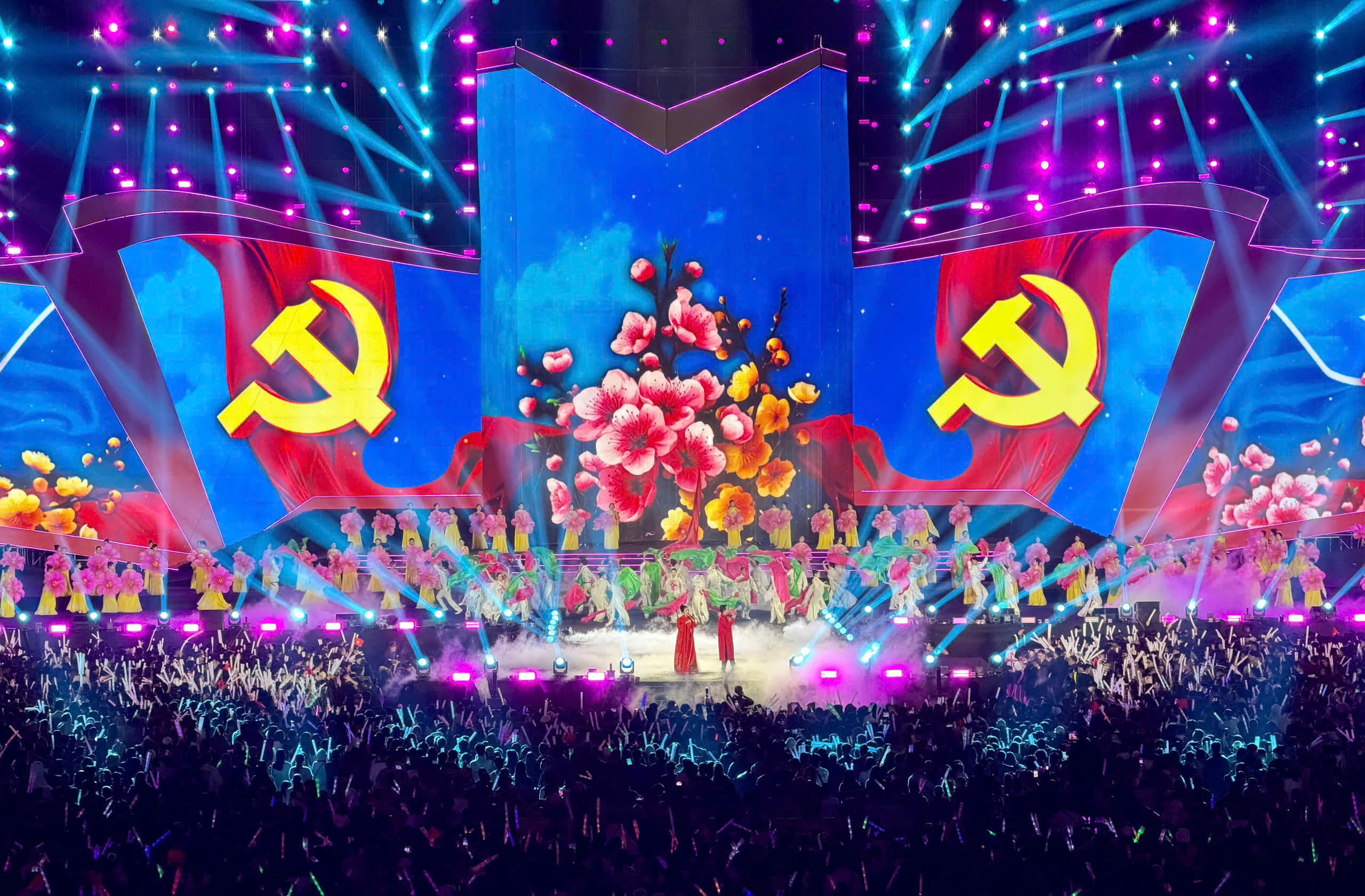 Lấy hình tượng mùa xuân làm mạch cảm xúc xuyên suốt, chương trình khắc họa mùa xuân của Đảng – mùa xuân của dân tộc – mùa xuân của Quảng Ninh, trong thời khắc đất nước bước vào kỷ nguyên phát triển mới với khát vọng hùng cường, thịnh vượng.