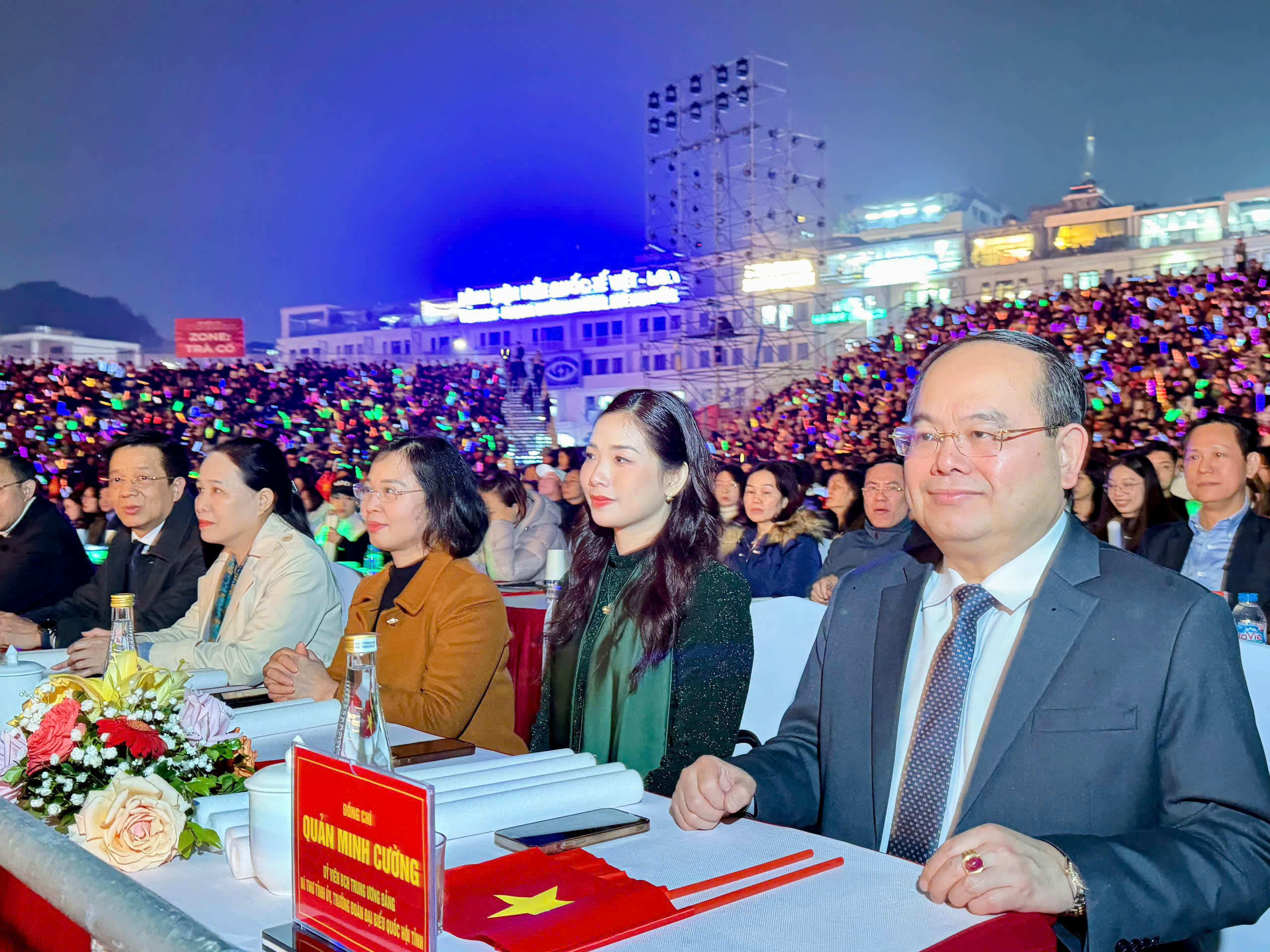 Bí thư Tỉnh ủy Quảng Ninh Quản Minh Cường và các lãnh đạo tỉnh, lãnh đạo các Sở, ban, ngành, địa phương dự chương trình.