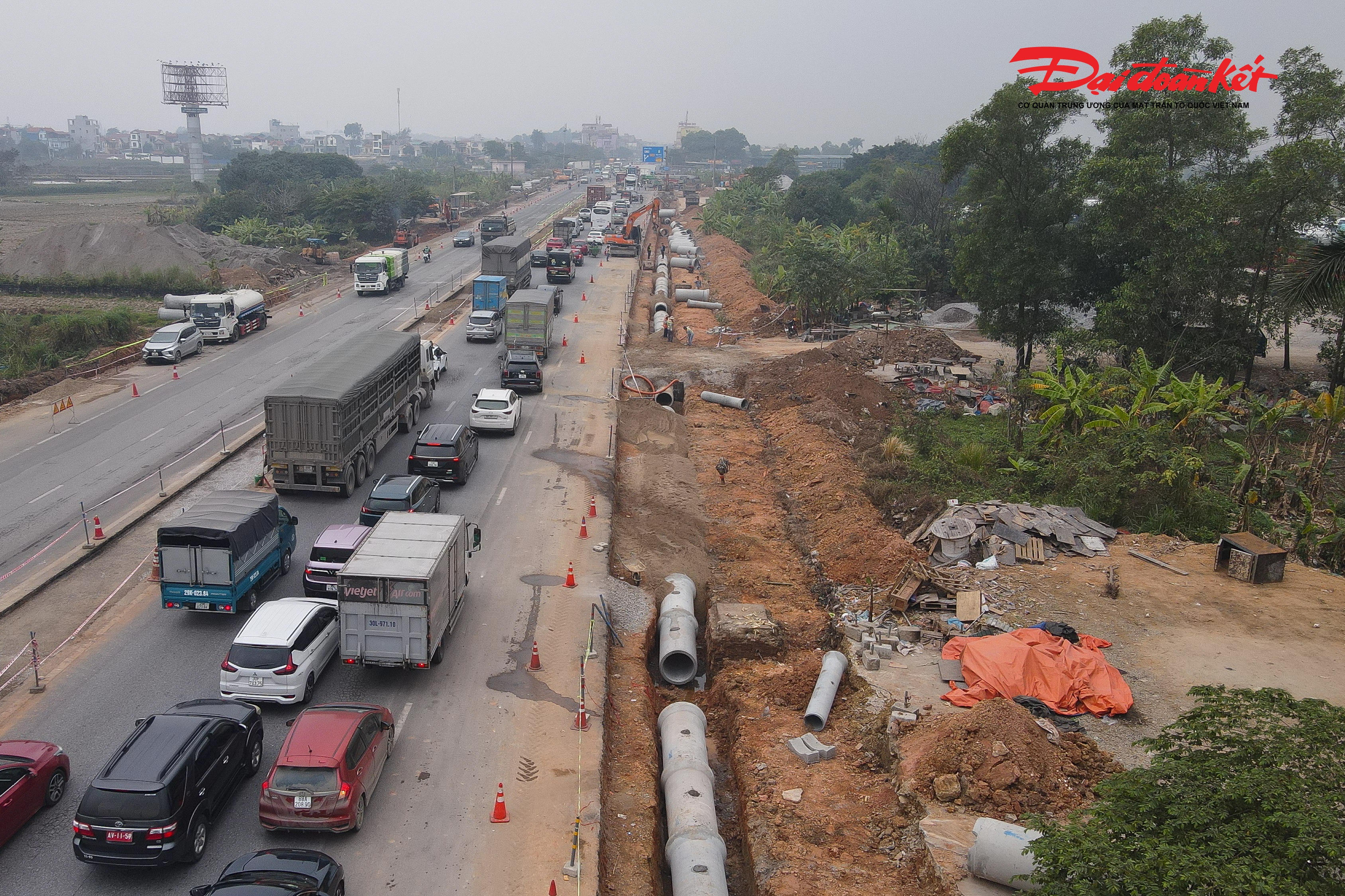 Ngày 27/1, UBND thành phố Hà Nội ban hành Quyết định về việc áp dụng Lệnh khẩn cấp xây dựng công trình Cải tạo hạ tầng, tổ chức giao thông khu vực nút giao Quốc lộ 2 – đường dẫn cao tốc Nội Bài – Lào Cai, nhằm kịp thời giảm ùn tắc giao thông và bảo đảm an toàn cho người dân.