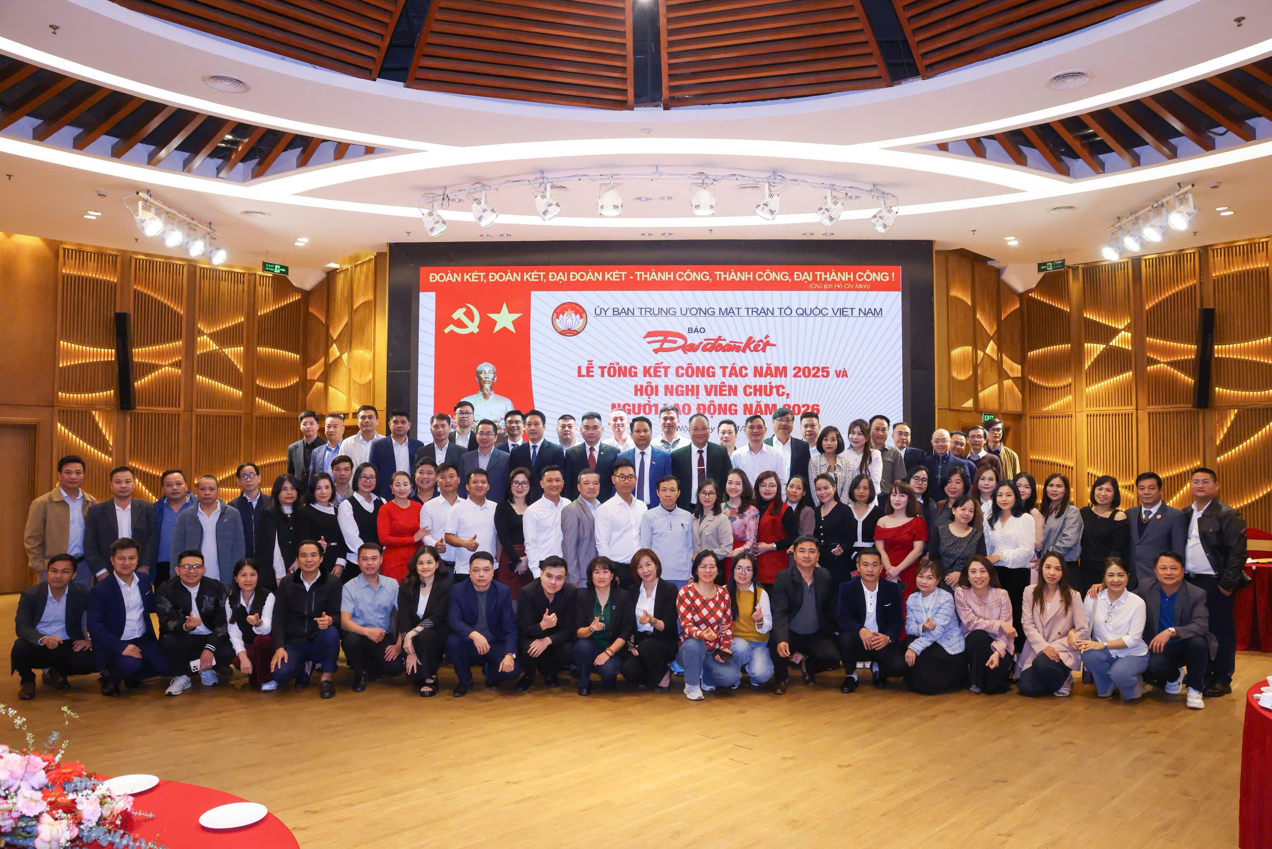 Tập thể lãnh đạo, cán bộ, viên chức và người lao động Báo Đại đoàn kết thống nhất, quyết tâm thực hiện thắng lợi nhiệm vụ năm 2026 theo phương châm “Đoàn kết – Kỷ cương – Sáng tạo – Phát triển”. Ảnh: Quang Vinh.