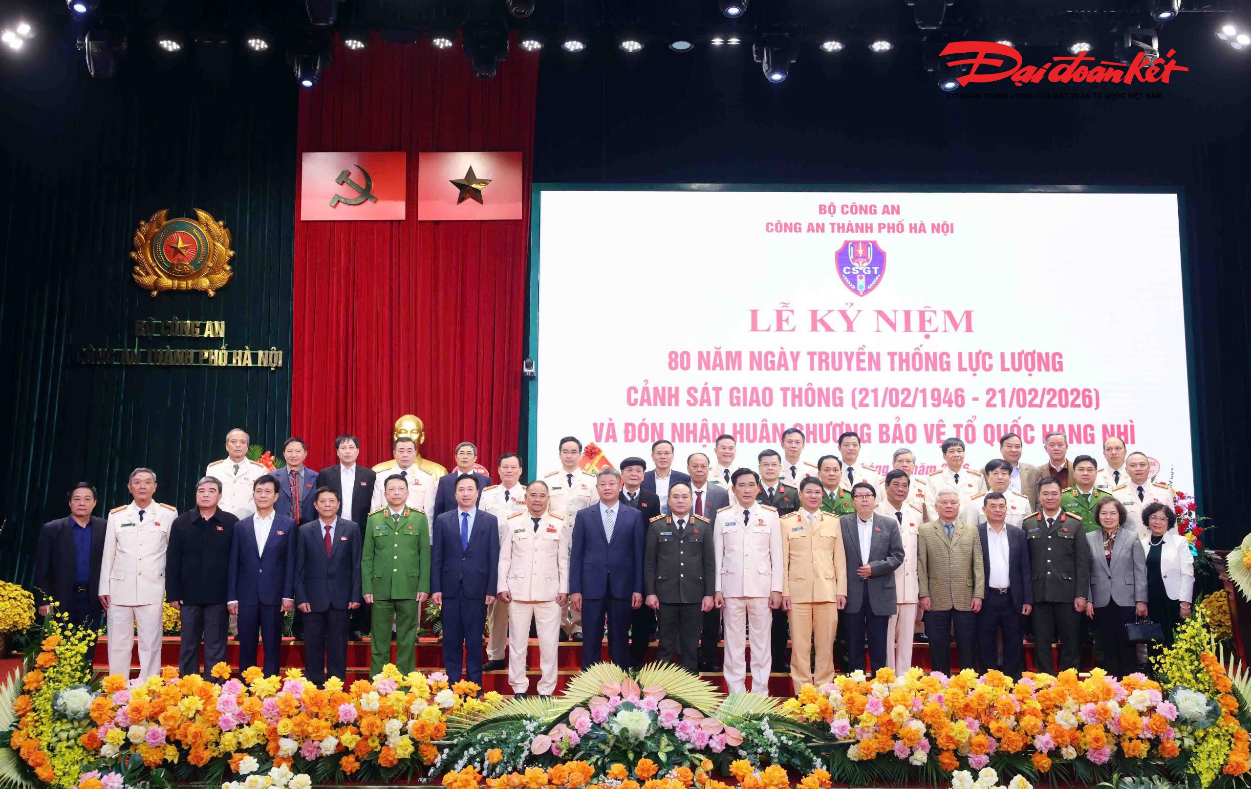 Lễ kỷ niệm khép lại trong không khí trang trọng, ấm áp, là dấu mốc ý nghĩa khẳng định truyền thống anh hùng, bản lĩnh, trí tuệ và khát vọng vươn lên của lực lượng Cảnh sát giao thông Công an Hà Nội trên hành trình vì một Thủ đô văn minh, an toàn, phát triển bền vững.