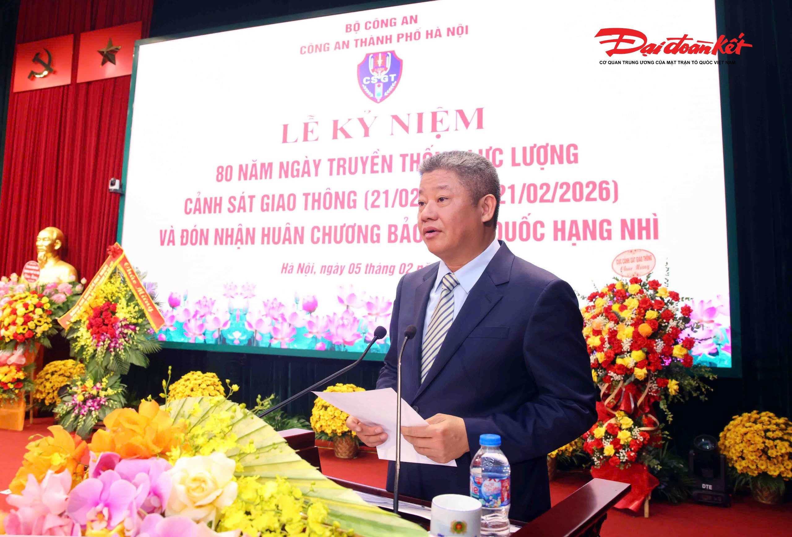 Phát biểu tại buổi lễ, ông Nguyễn Mạnh Quyền - Phó Chủ tịch UBND thành phố Hà Nội đã nhiệt liệt biểu dương, ghi nhận những nỗ lực, cống hiến và hy sinh thầm lặng của lực lượng CSGT Công an Thủ đô trong suốt chặng đường 80 năm qua.