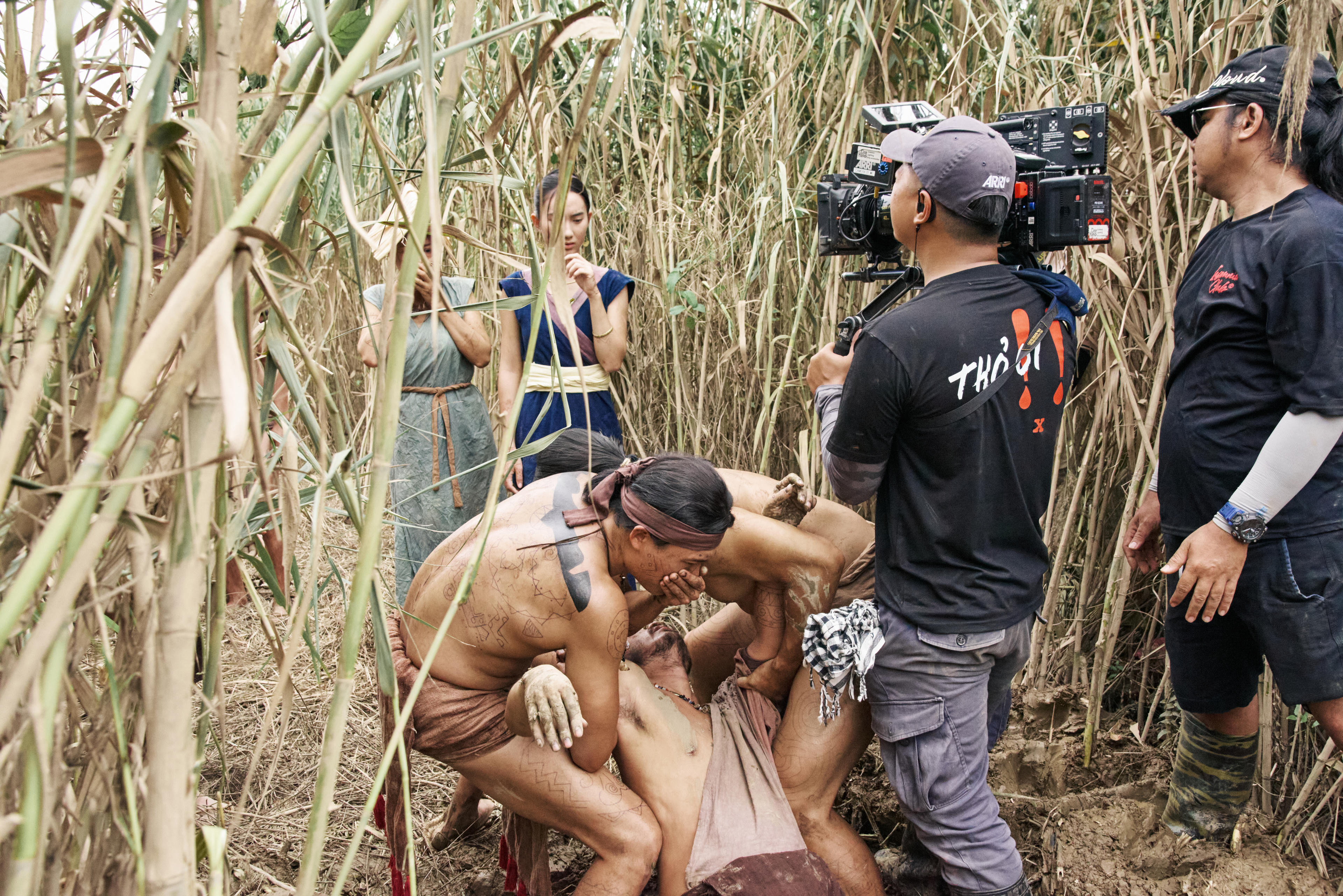 Đoàn làm phim thực hiện các cảnh quay phim&nbsp;Huyền Tình Dạ Trạch.