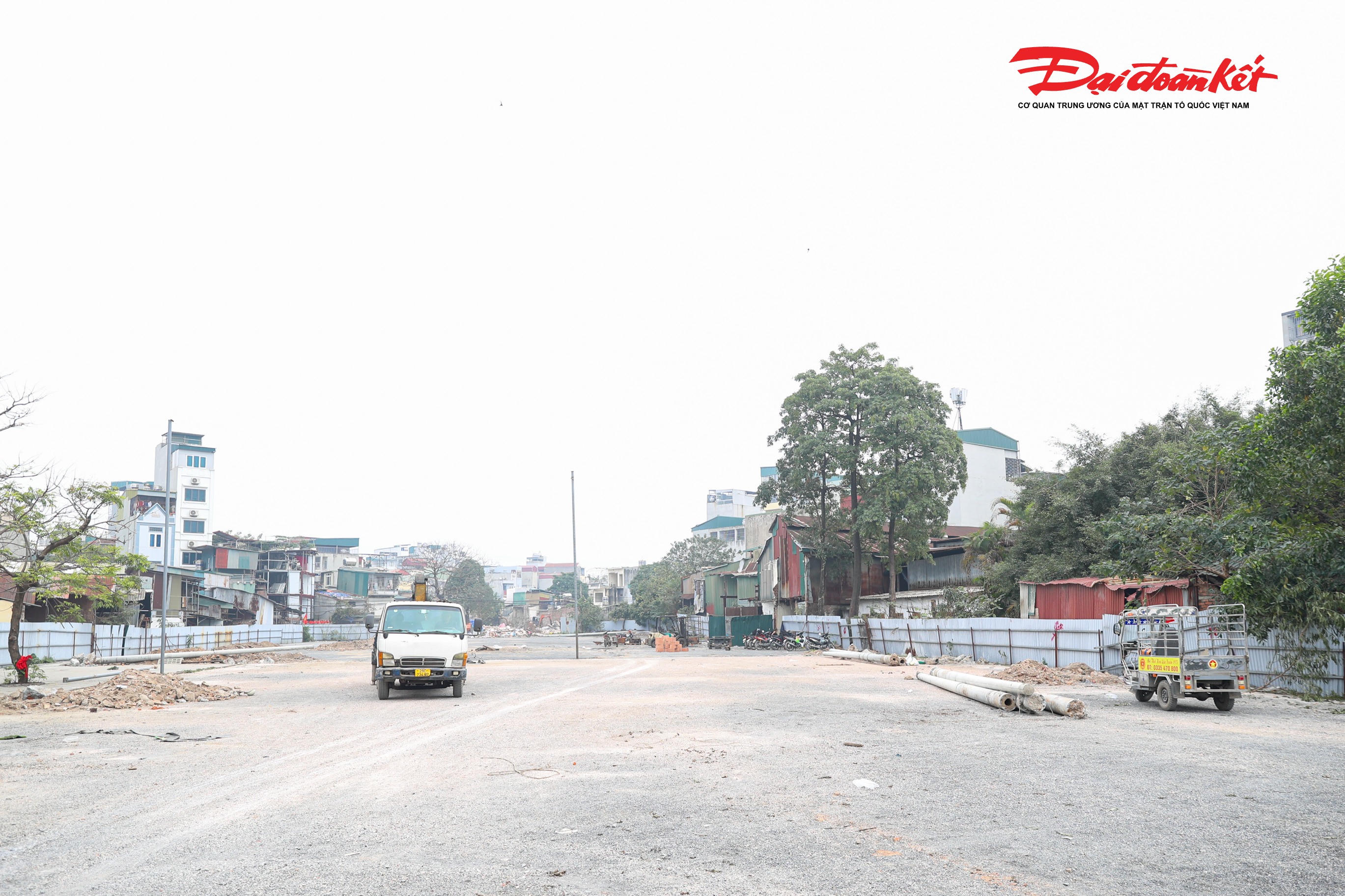 Đến nay, một đoạn tuyến của dự án đường Vành đai 2,5 đoạn Nguyễn Trãi – Đầm Hồng đã hoàn tất công tác giải phóng mặt bằng, sẵn sàng cho việc triển khai thi công.